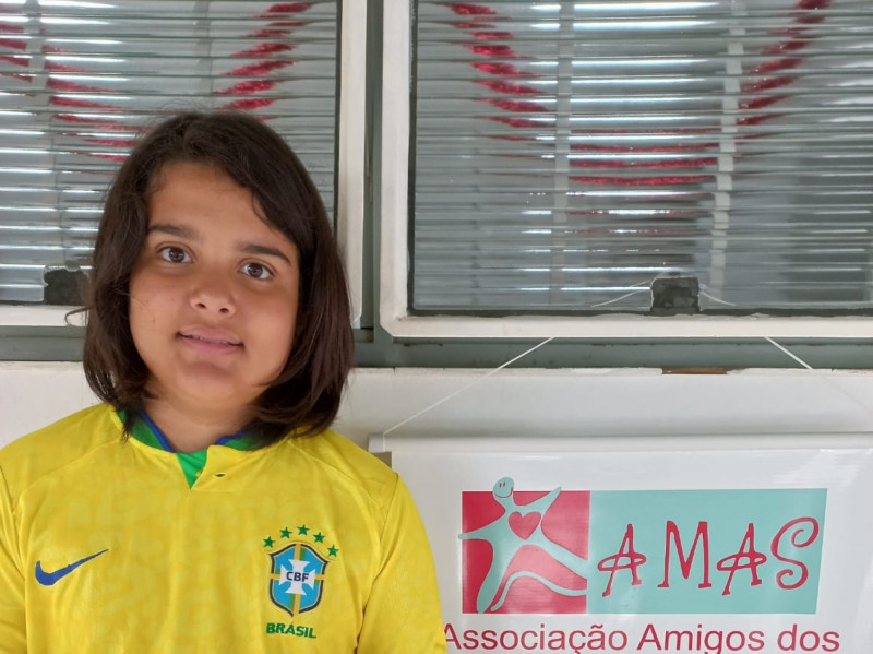 Criança de BH encontra figurinha de Neymar vendida por R$ 9 mil: 'Achei e  colei