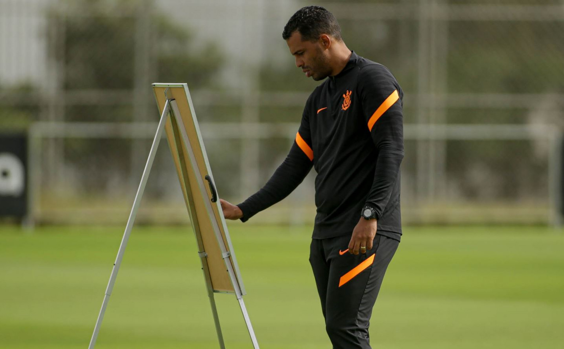 Fernando L&aacute;zaro, t&eacute;cnico do Corinthians