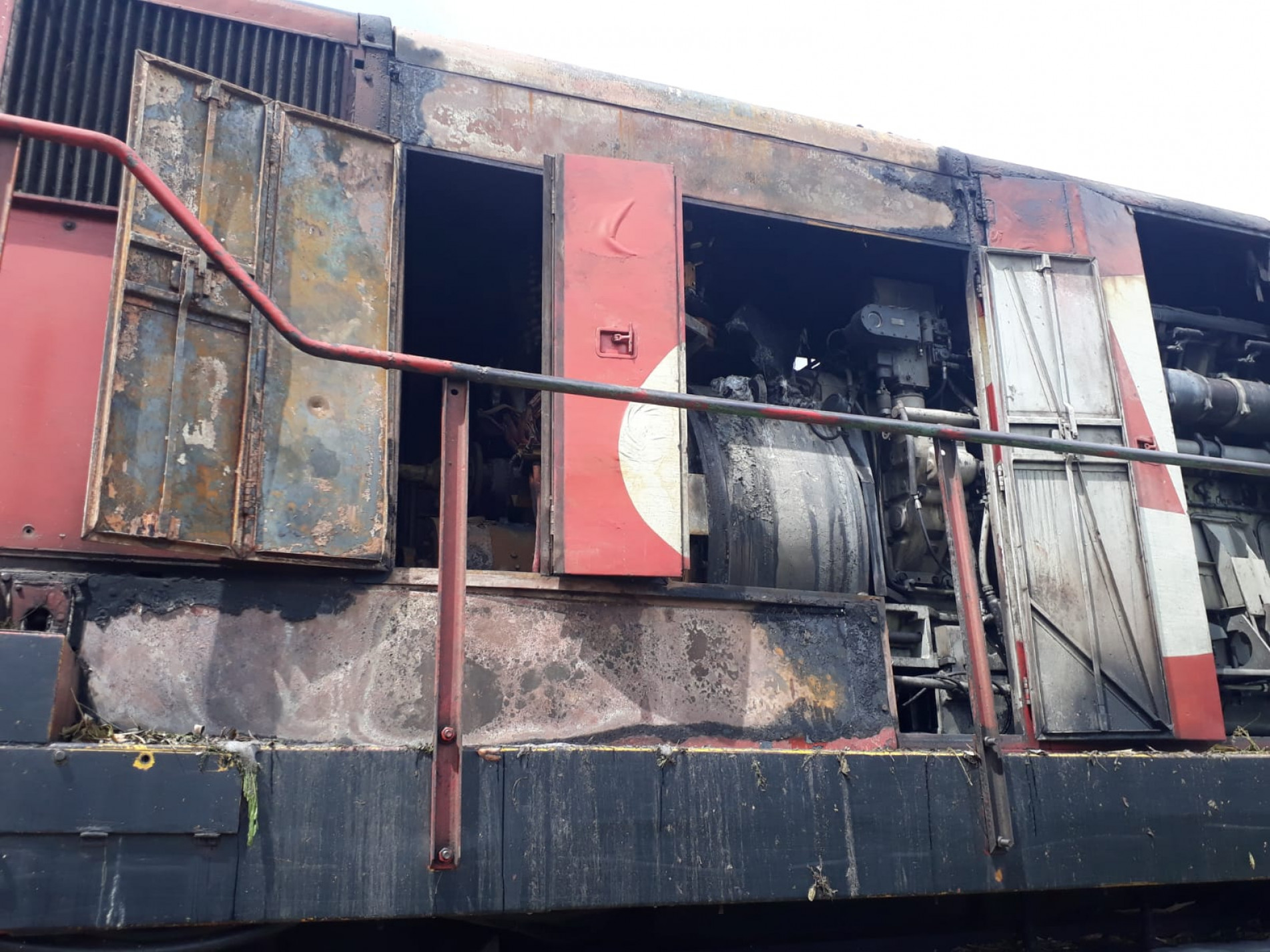 Locomotiva de trem, que seguia para Mairinque, pega fogo