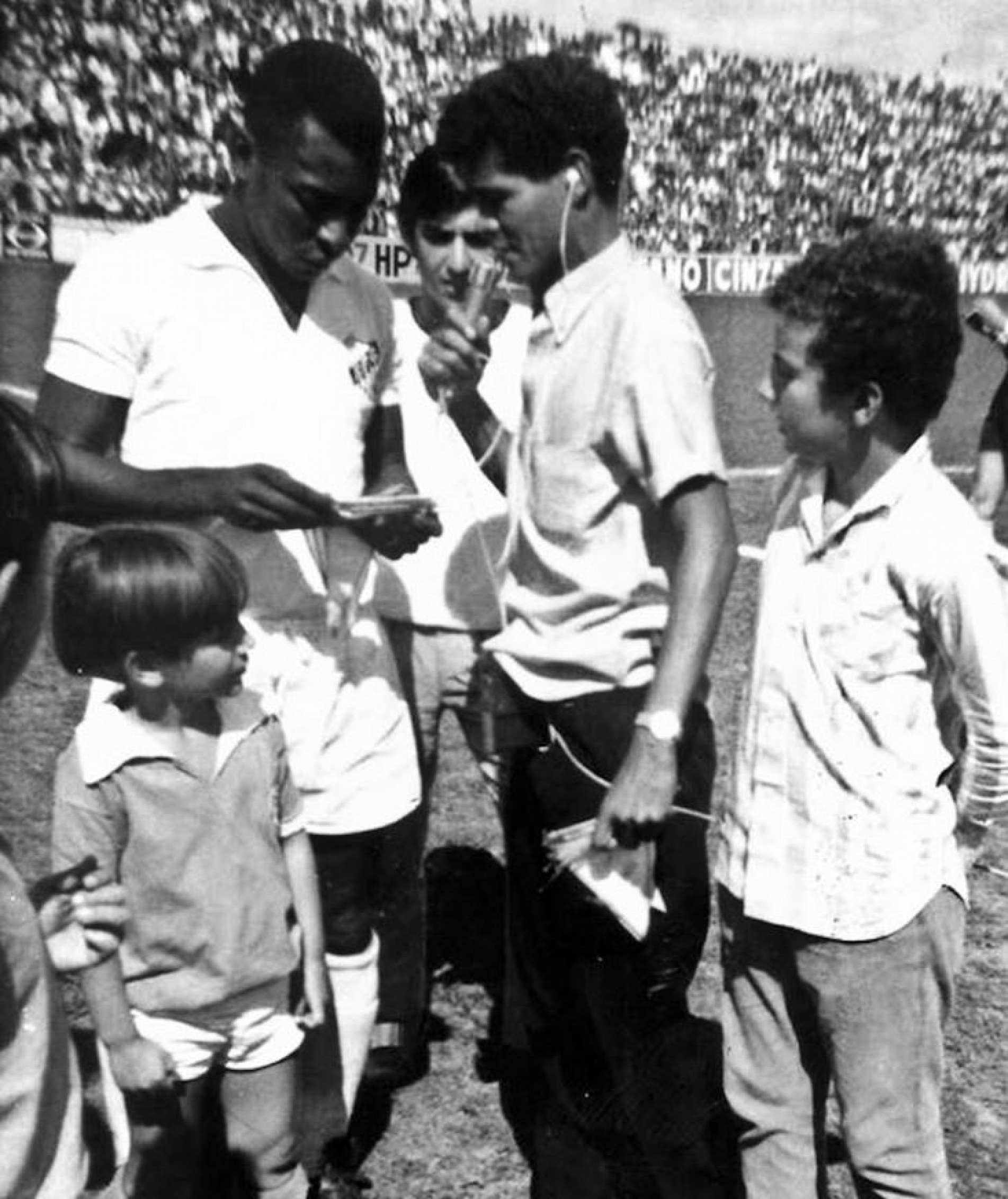 Desidério entrevistou Pelé e, anos depois, ganhou autógrafo
