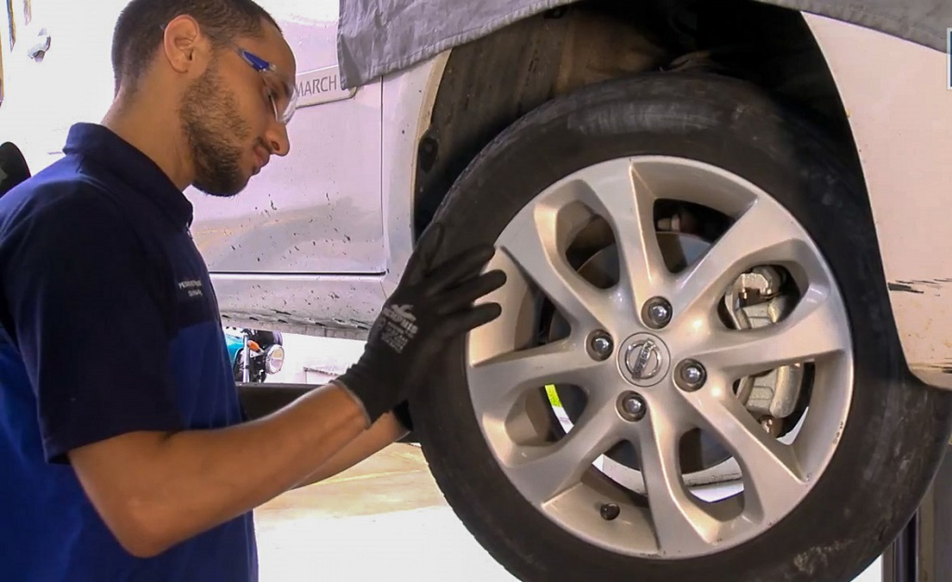 Checar itens como os pneus (incluindo alinhamento e balanceamento) é tão obrigatório quanto verificar os freios