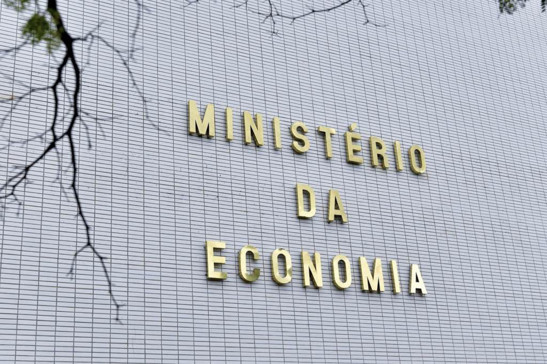 Polícia Militar do DF apura suspeita de bomba perto do Ministério da Economia