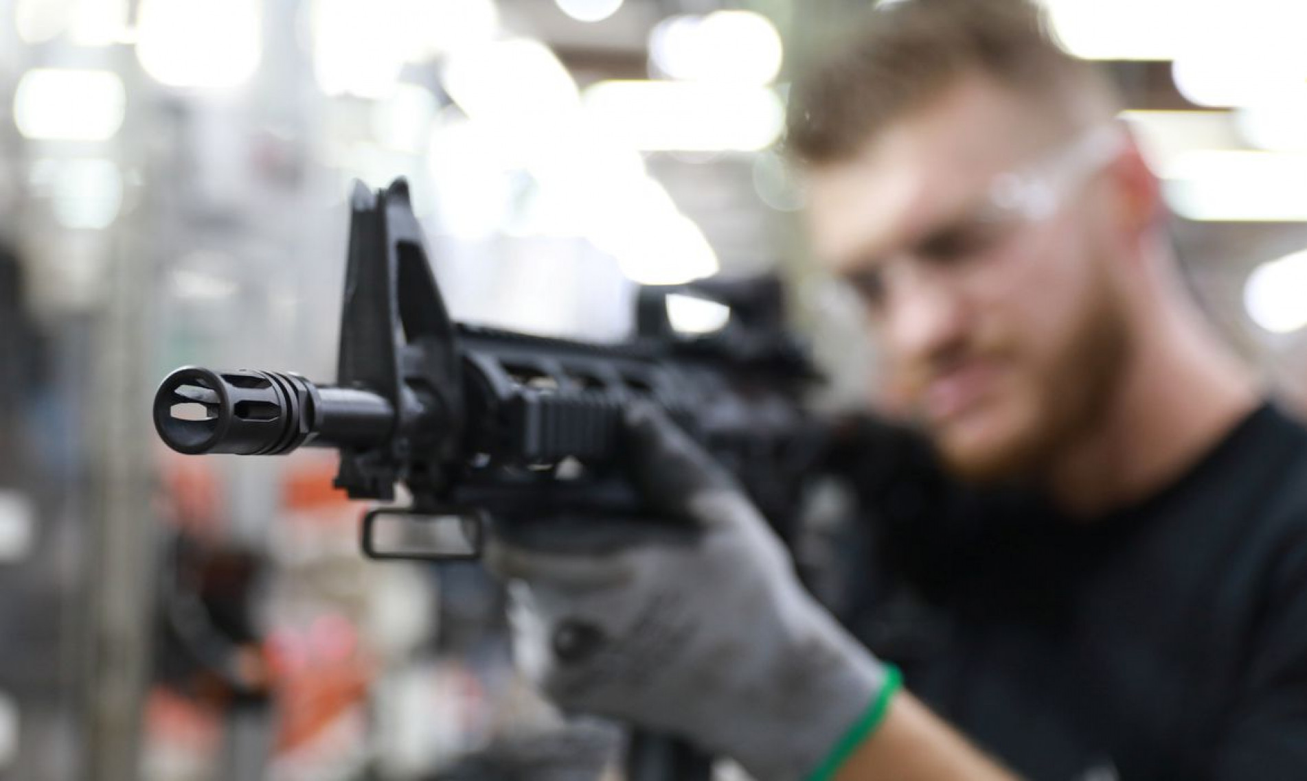 Arma em fábrica de armamentos em São Leopoldo 15/01/2019 REUTERS/Diego Vara