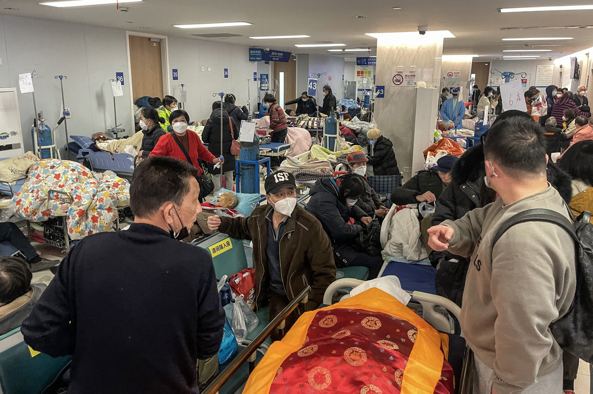  Patients on stretchers are seen at Tongren hospital in Shanghai on January 3, 2023. - A senior doctor at Shanghai's Ruijin Hospital has said 70 percent of the megacity's population may have been infected with Covid-19 during China's huge surge in cases, state media reported on January 3. (Photo by Hector RETAMAL / AFP)