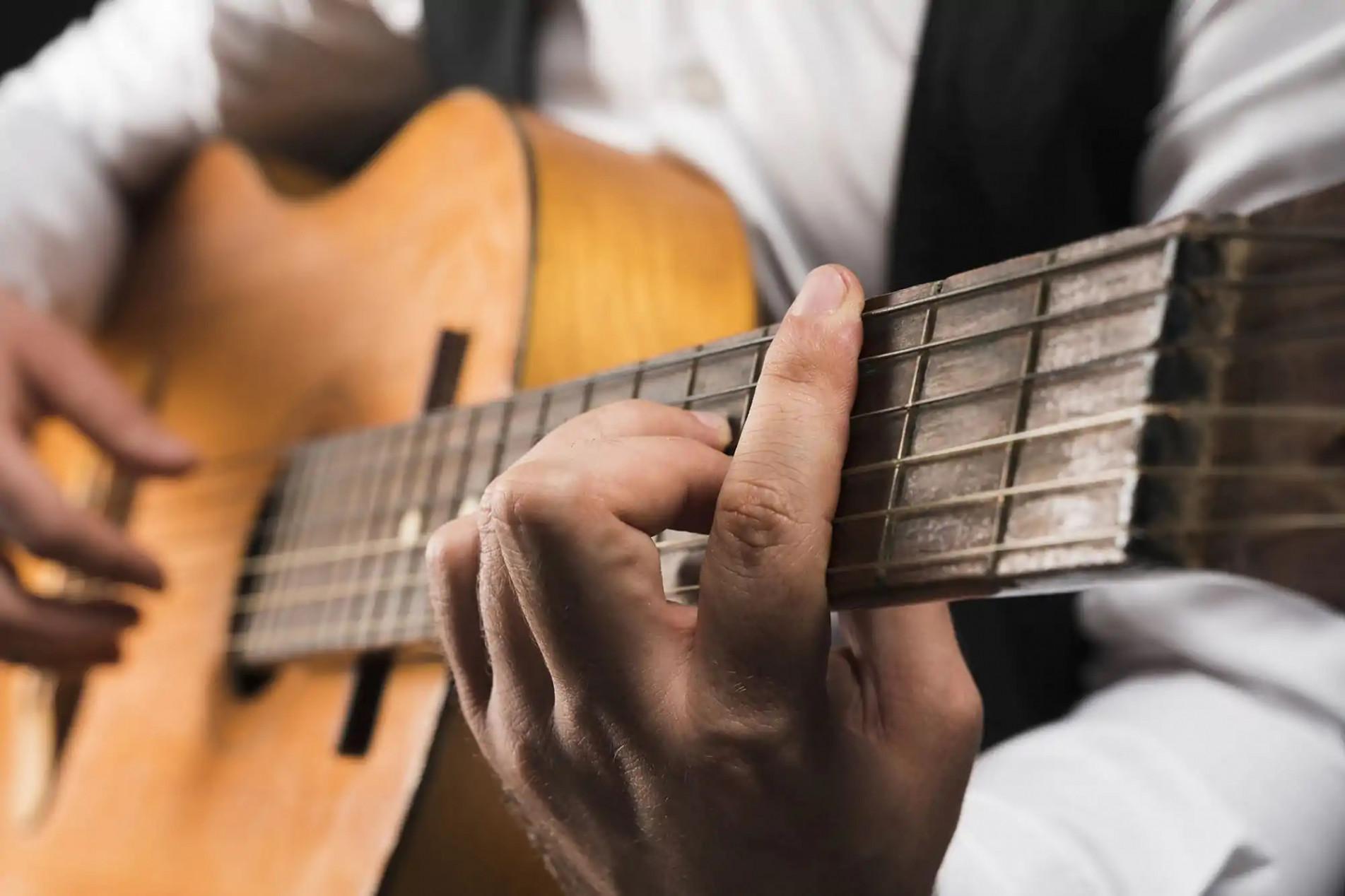 Violão é um dos cursos grátis disponibilizados