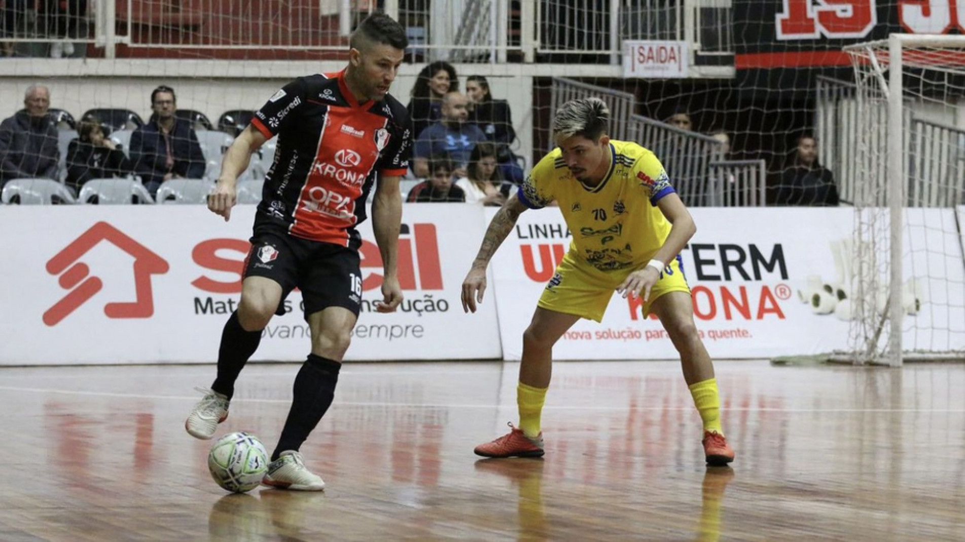 Genaro (esq.), ex-JEC, é uma das novidades