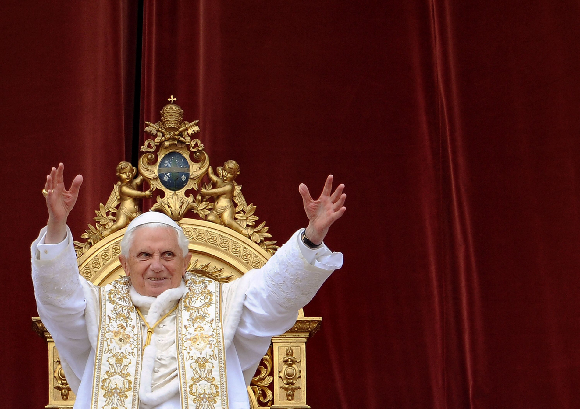  (FILES) In this file photograph taken on April 12, 2009, Pope Benedict XVI delivers the traditional 