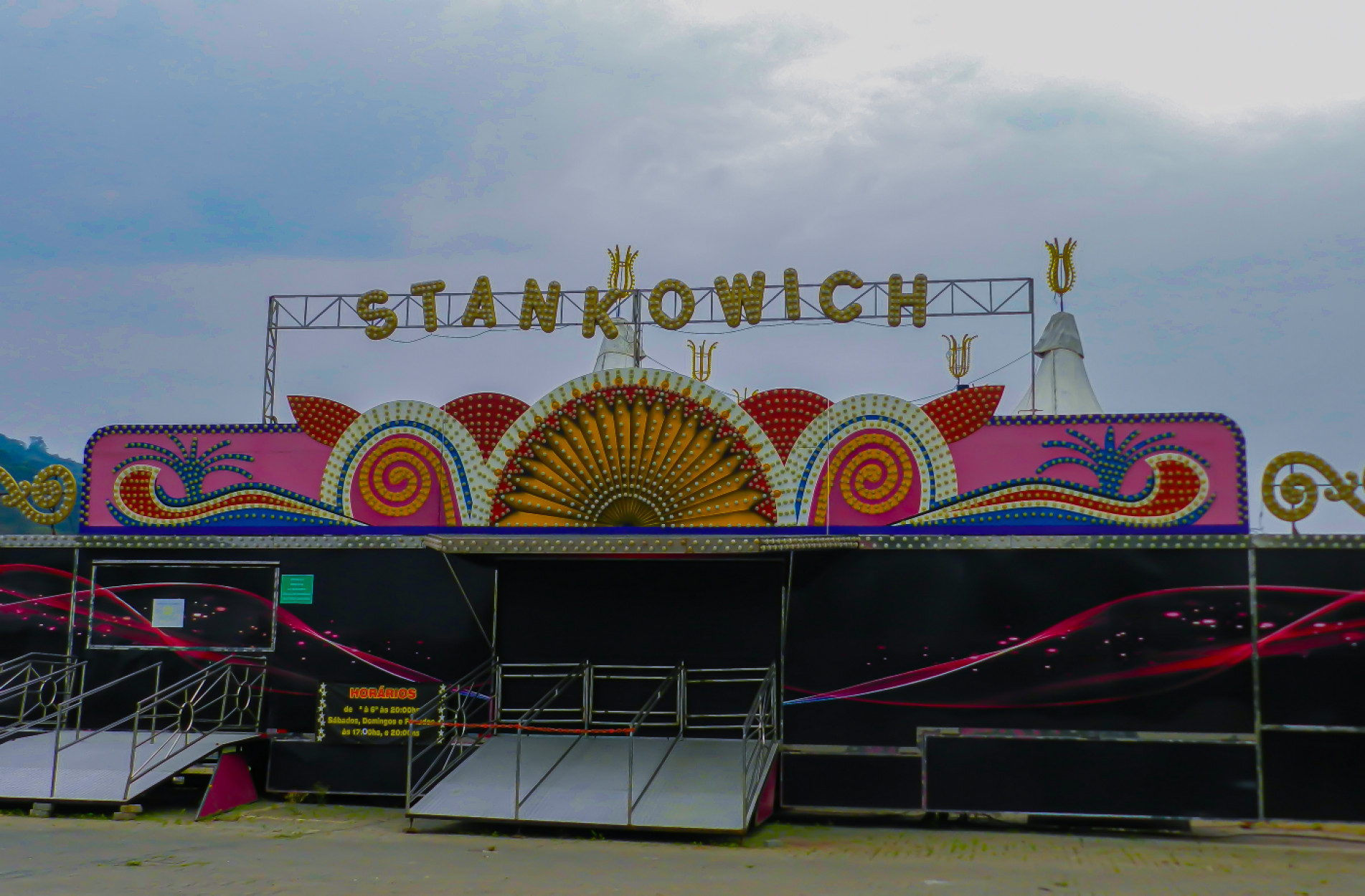 Fachada do circo Stankowich