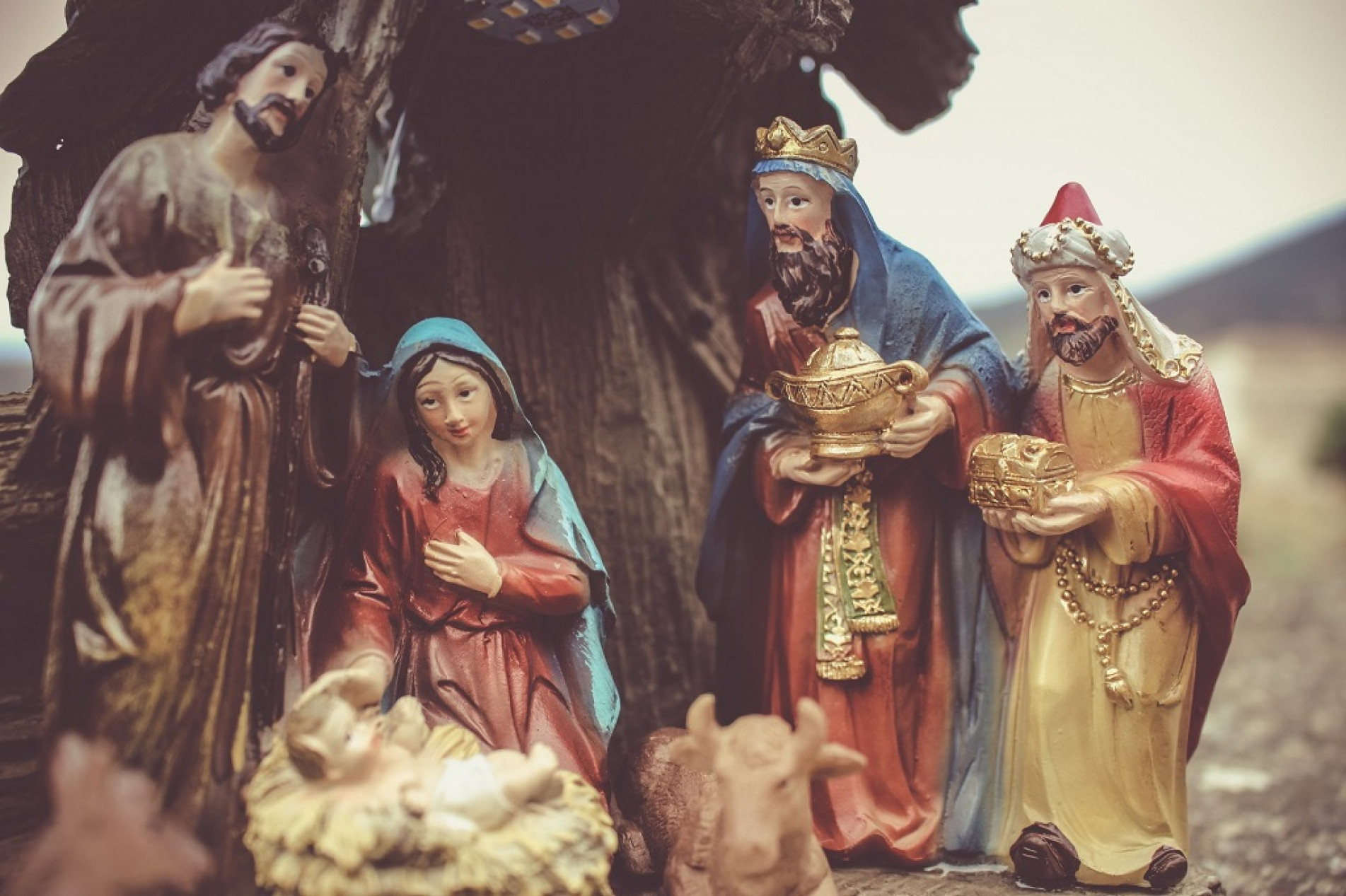 Dois dos reis magos num presépio