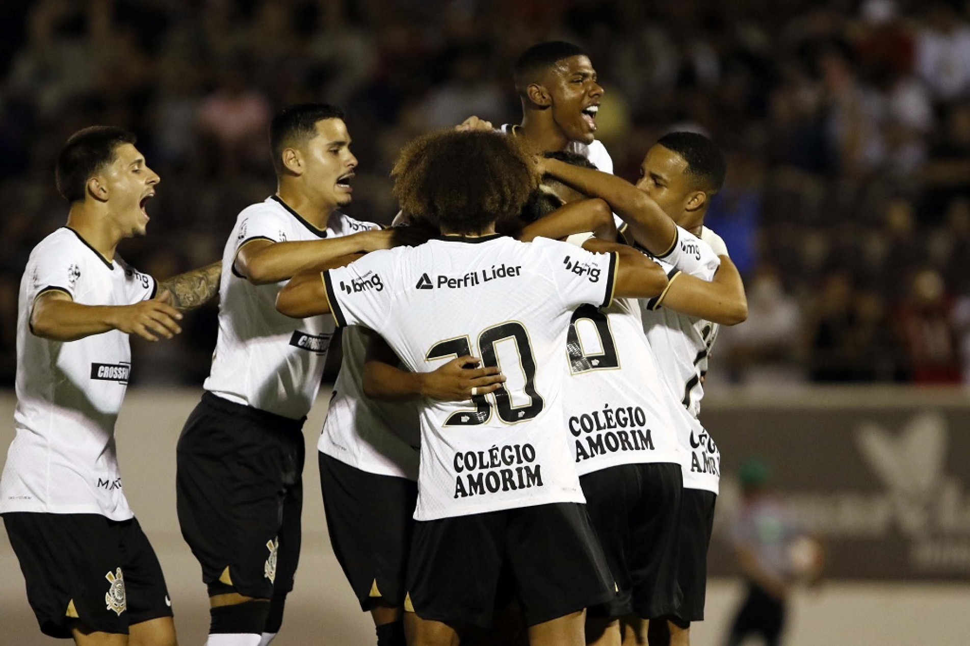 Matheus Araújo abriu o placar aos quatro minutos, cobrando pênalti
