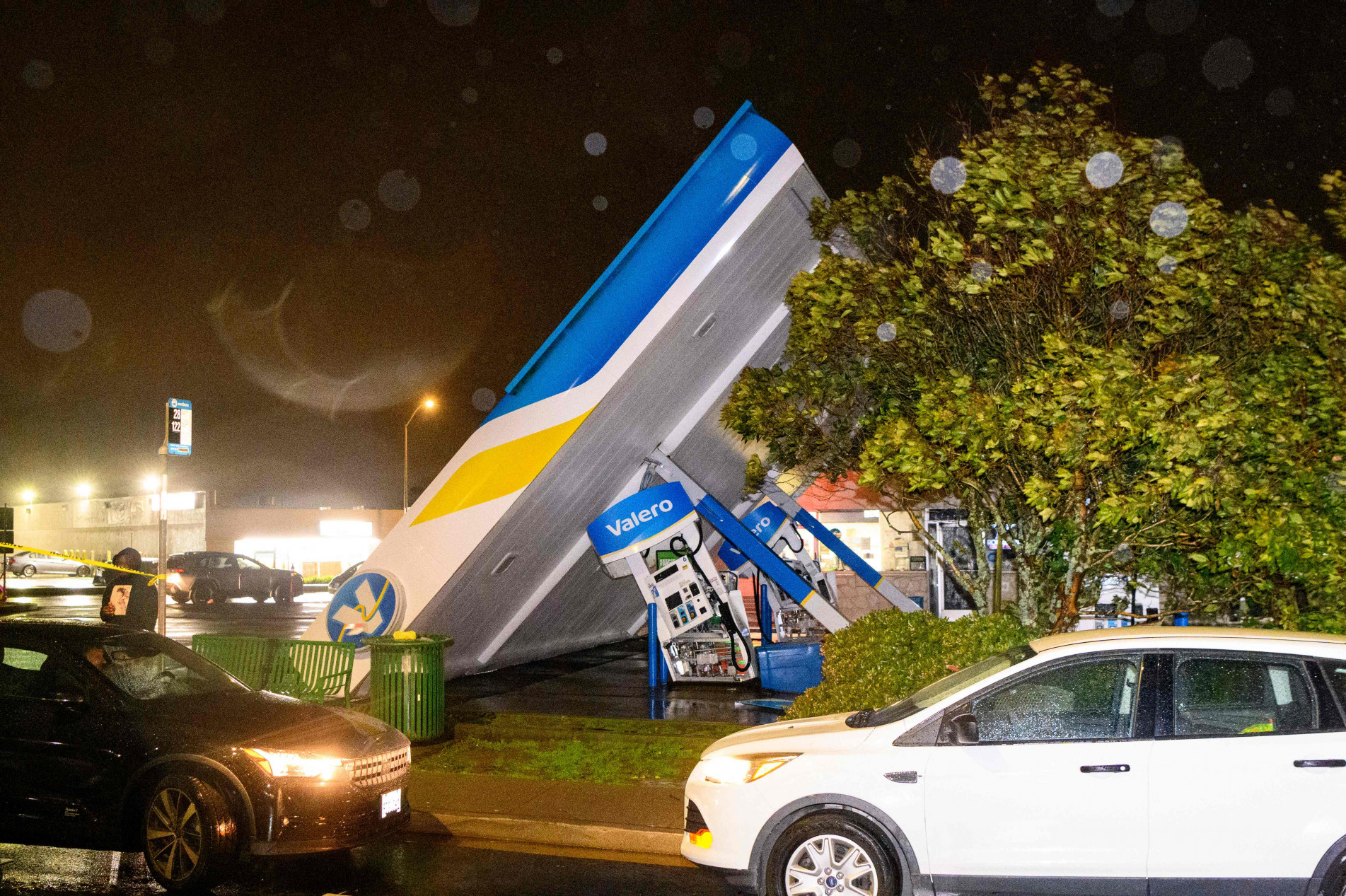 Um ciclone-bomba atingiu a Califórnia nesta quarta-feira (4) 