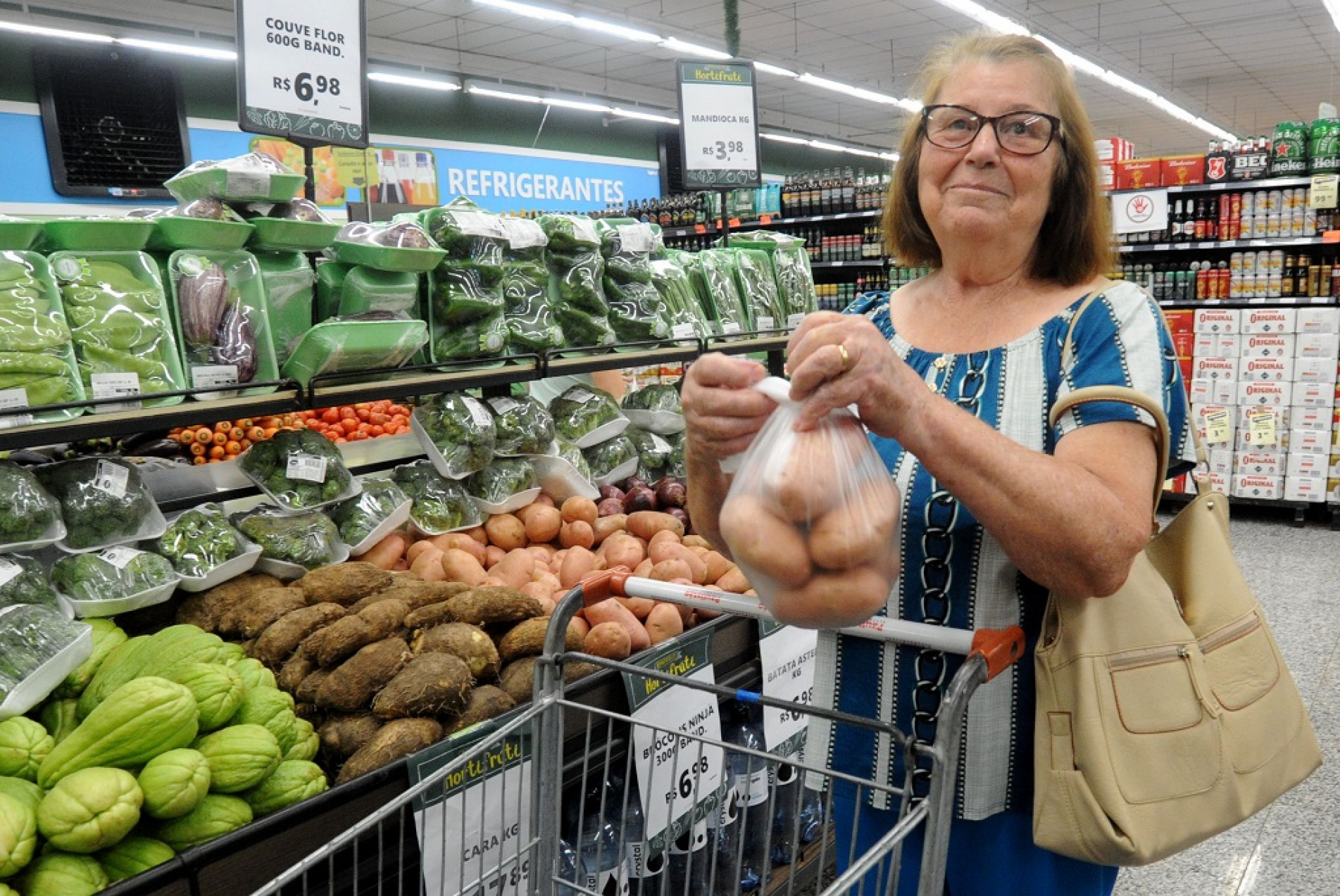 Apesar do preço mais caro, Maria Fernanda Mendes não abre mão de levar batata para o consumo diário
