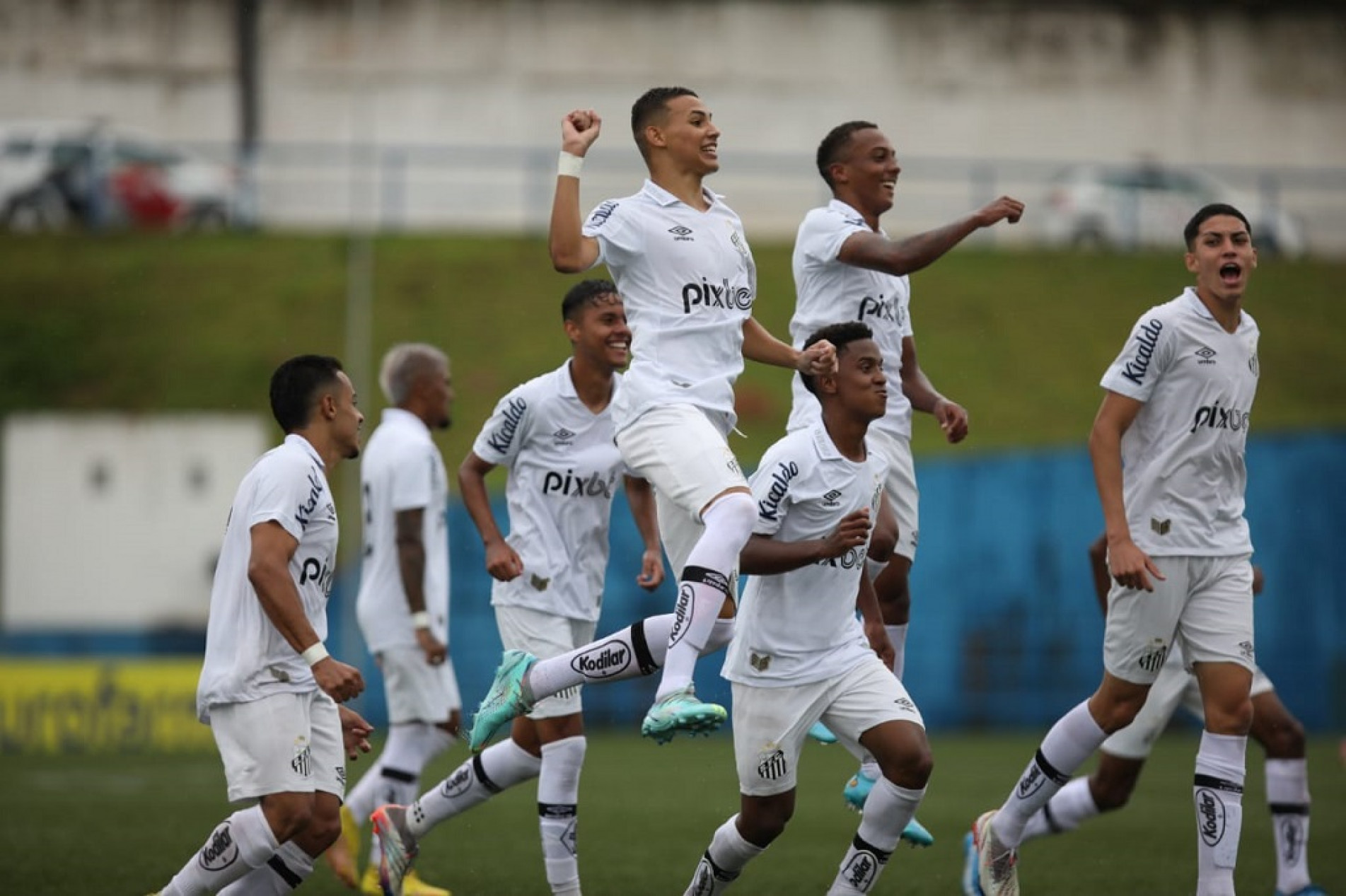 Meninos da Vila homenagearam Pelé contra o São Raimundo-RR
