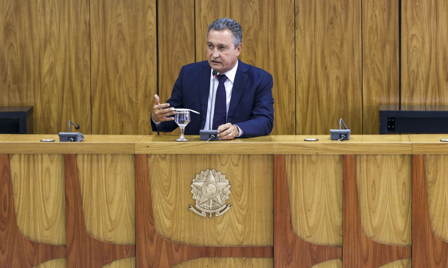 Ministro da Casa Civil, Rui Costa, fala à imprensa após reunião ministerial