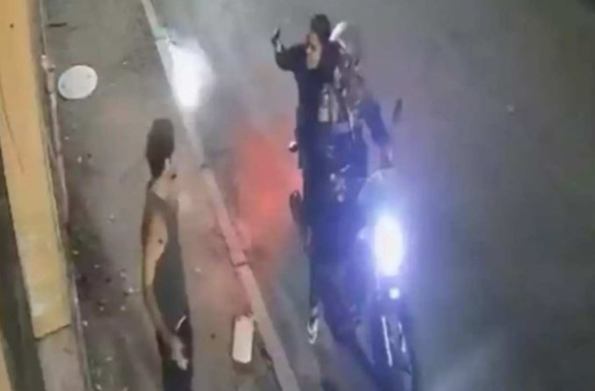 O crime foi filmado por câmeras de segurança