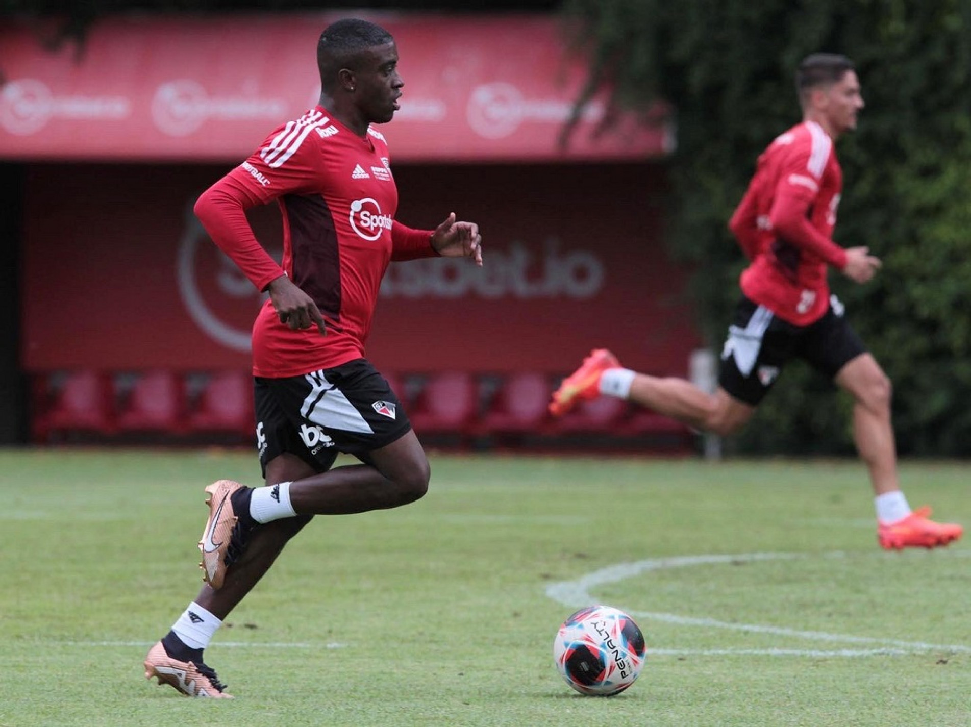 Méndez já treina no clube