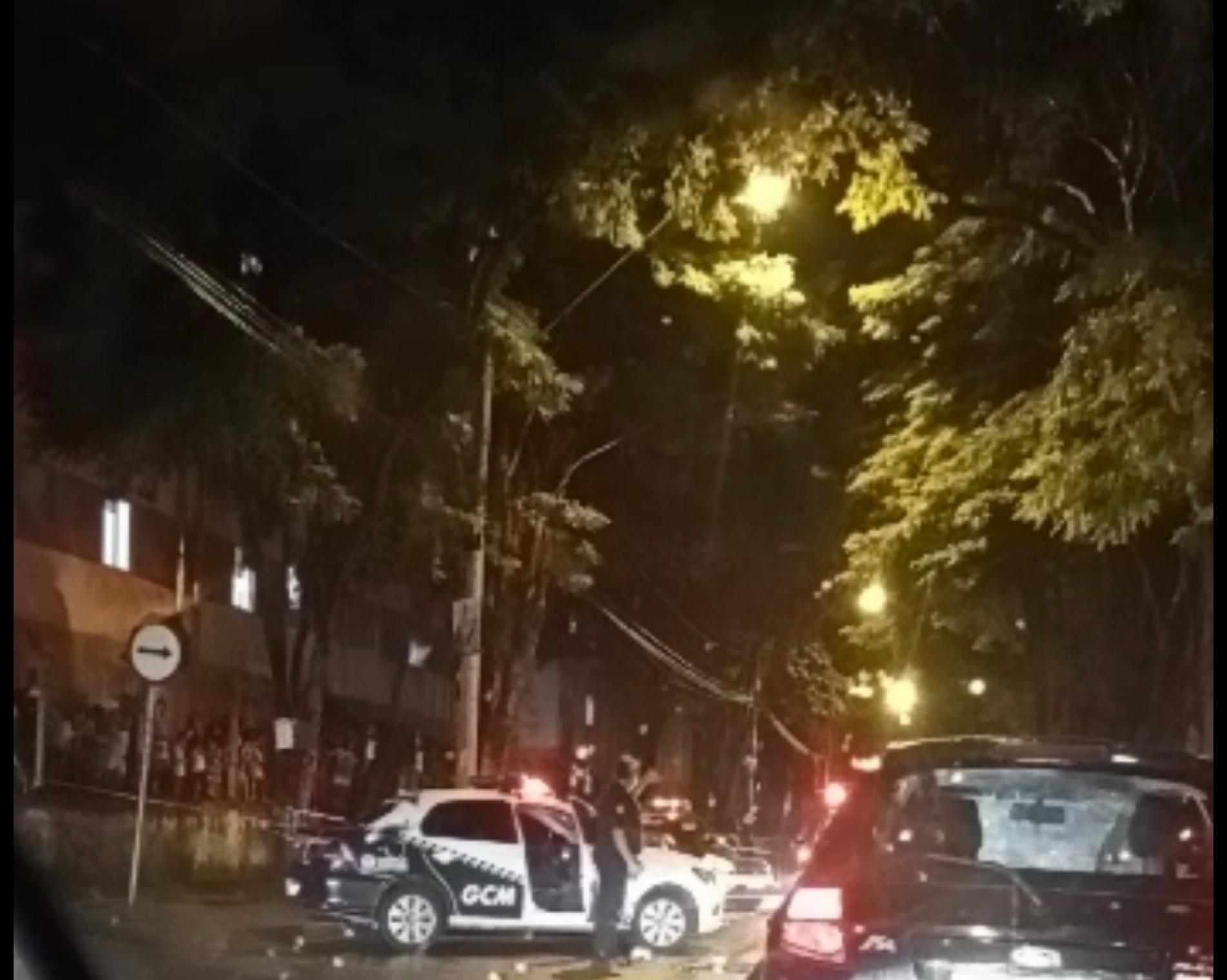 Recém-nascido foi encontrado dentro de um contêiner em frente ao condomínio Manacá, no Carandá, em Sorocaba