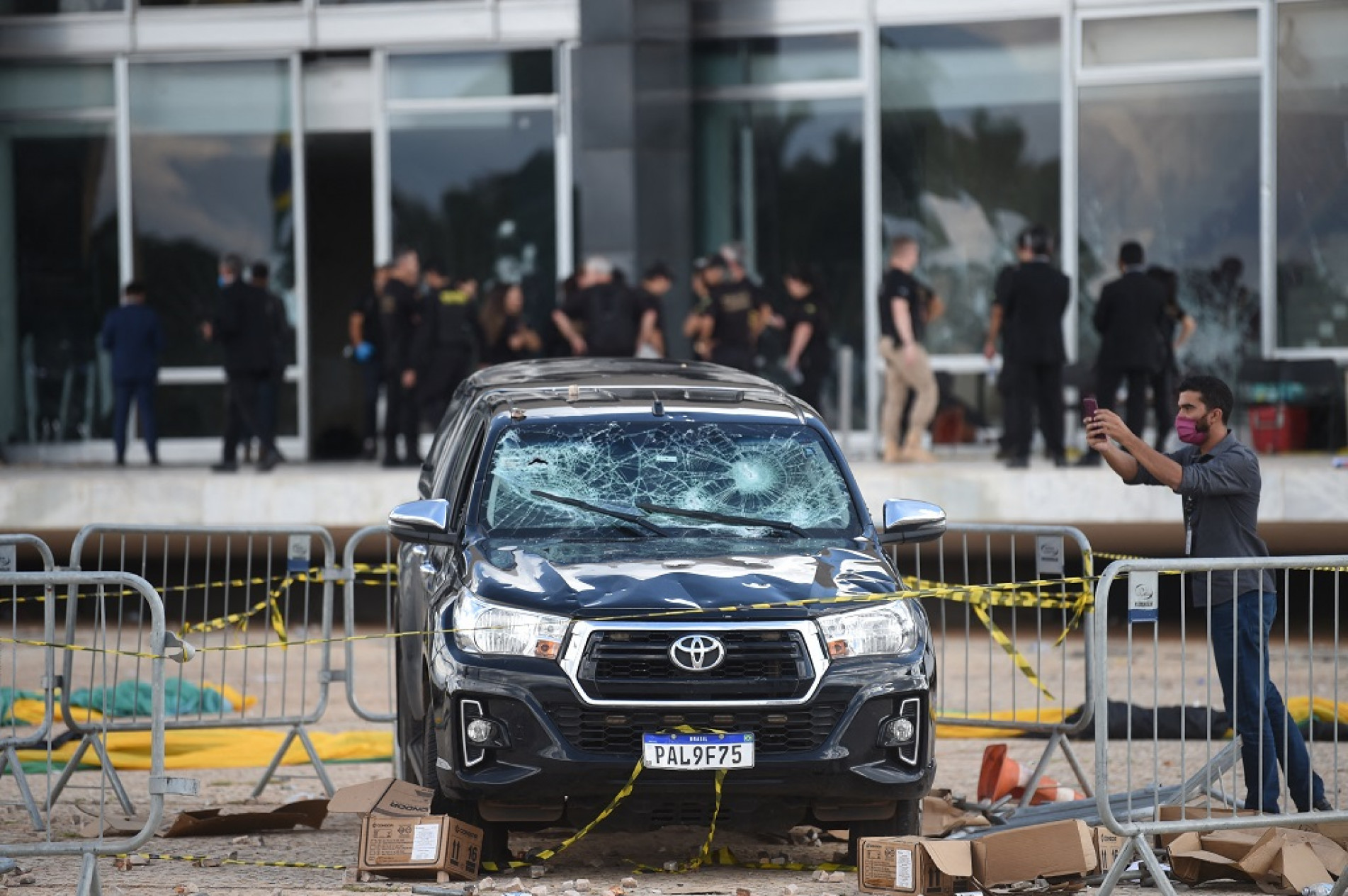 Prédio do STF ainda apresenta sinais do ataque de domingo