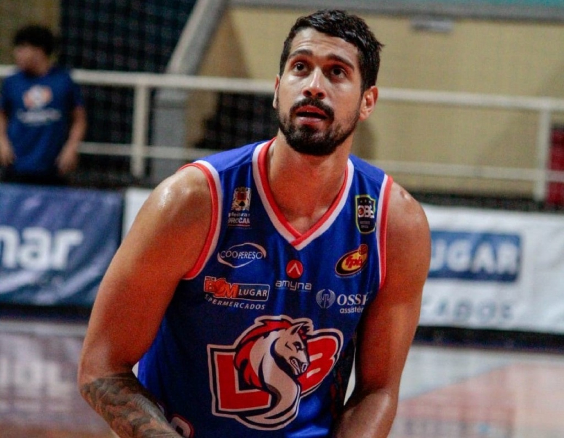 Aquiles, de 24 anos, lateral