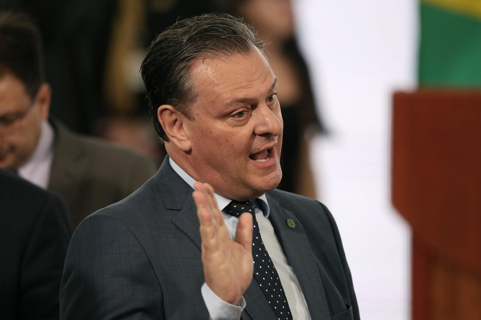 Ministro condena as a&ccedil;&otilde;es ilegais promovidas pelo MST e tenta convencer outros ministros a seguirem o mesmo caminho