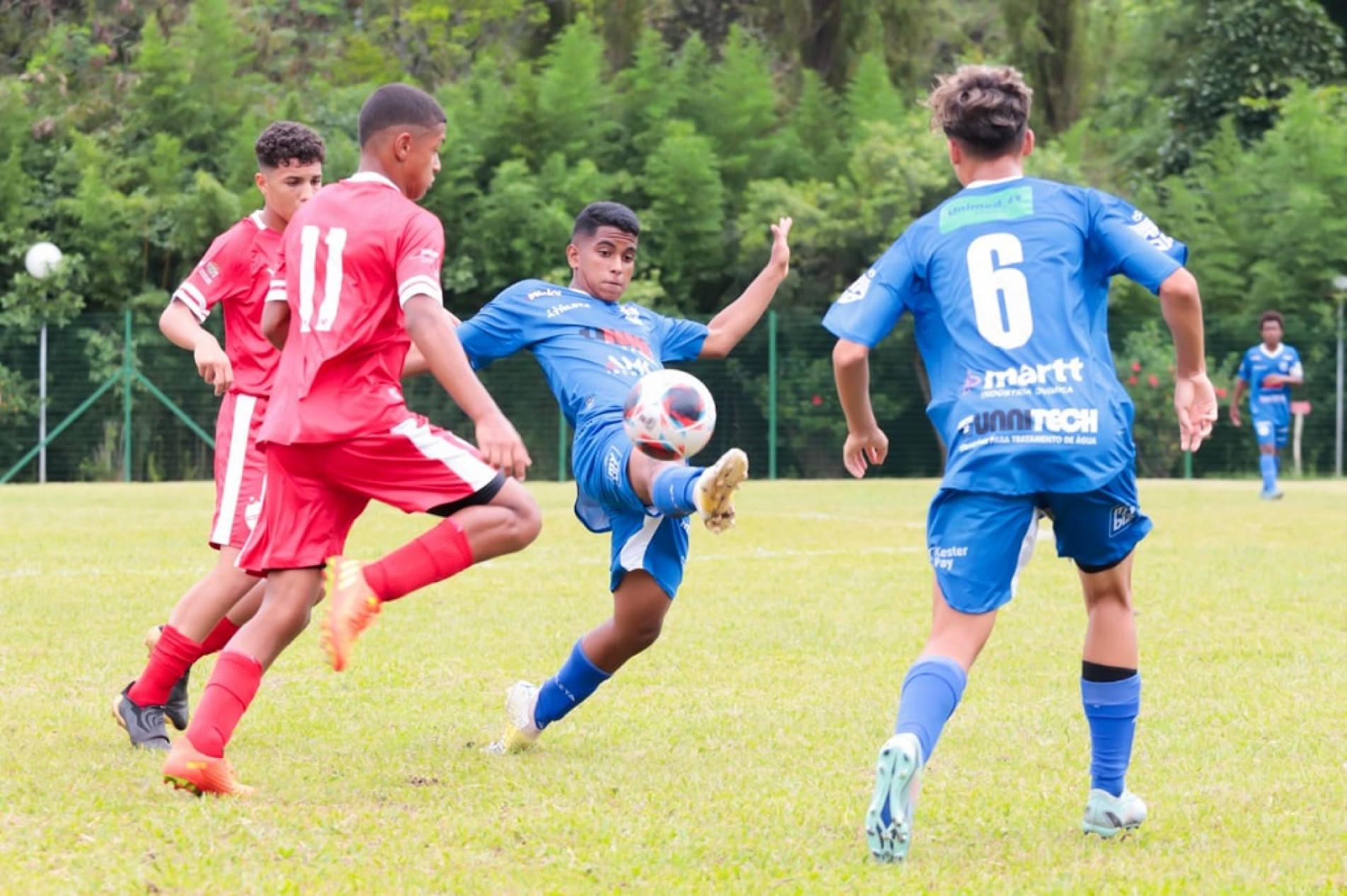 Bentinho saiu na frente do Vila Nova-GO, mas cedeu a virada por 2 a 1 no campo do Sesi