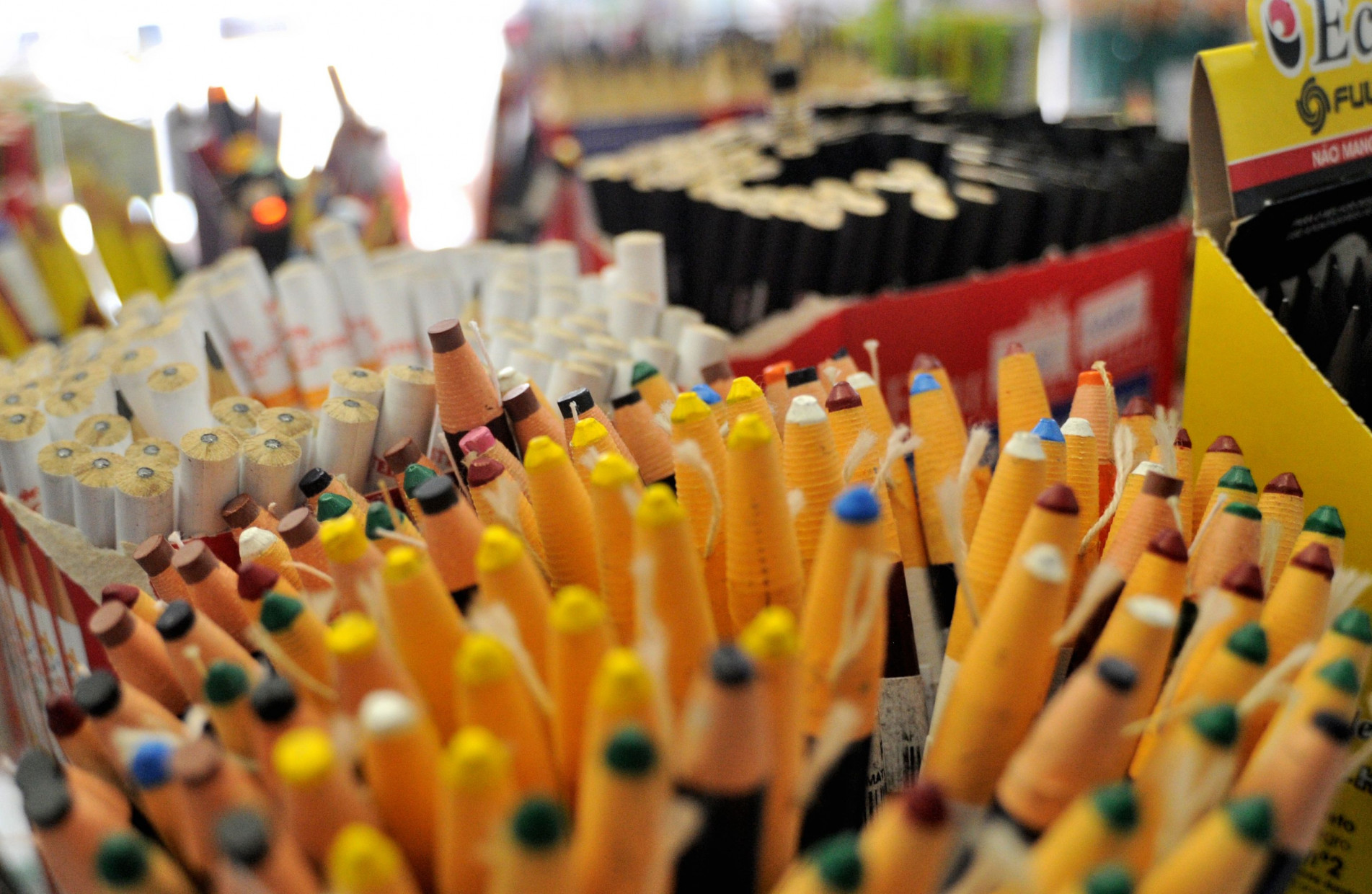 Escola só pode pedir aos pais a compra de materiais escolares que serão de fato utilizados pelos alunos durante o ano letivo em atividades pedagógicas e trabalhos escolares