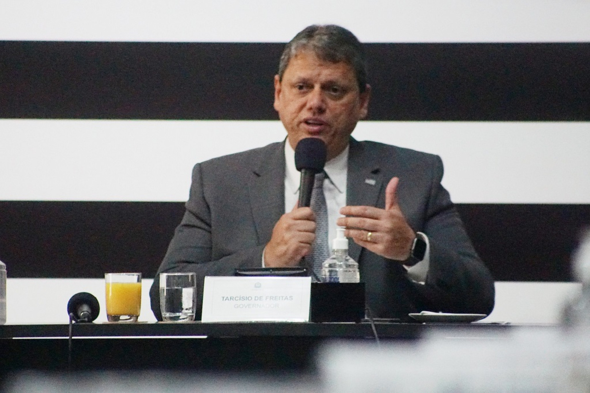 Tarc&iacute;sio de Freitas assinou decretos qu reduzem a carga tribut&aacute;ria de empresas paulistas at&eacute; 31 de dezembro de 2024 