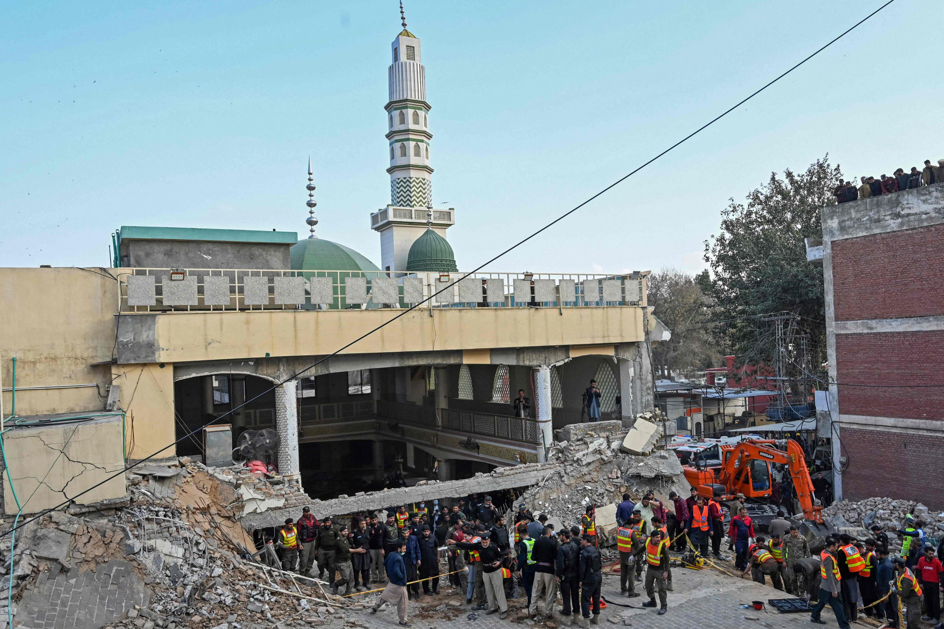 Mesquita est&aacute; localizada no quartel-general da pol&iacute;cia na cidade de Peshawar, noroeste do Paquist&atilde;o
