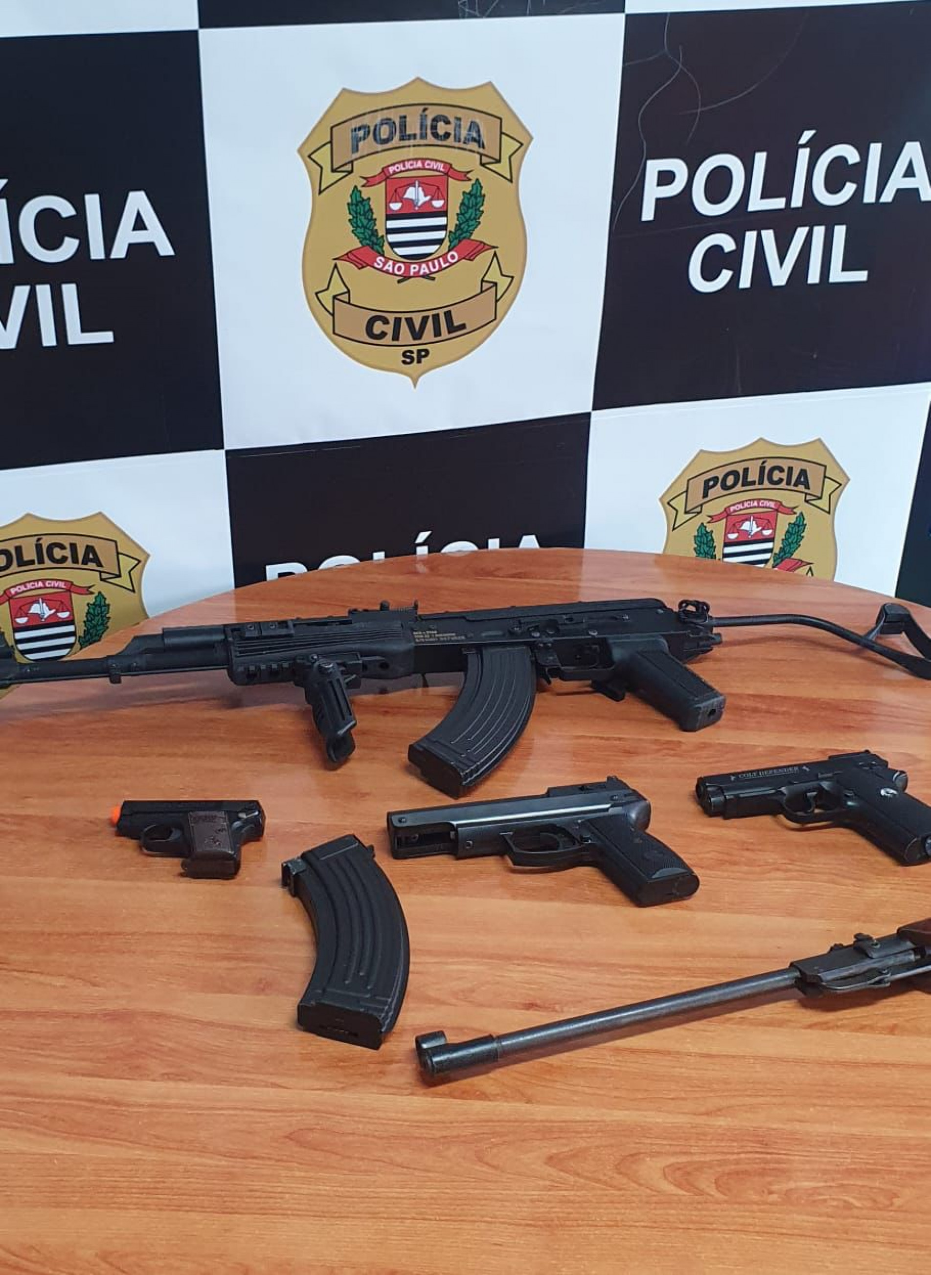 Simulacros de armas apreendidos