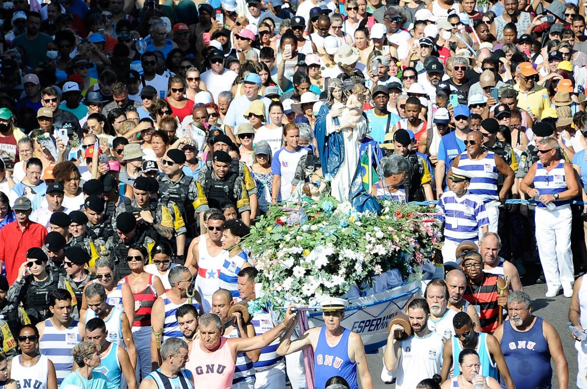 Uma procissão homenageou o dia da Santa em Porto Alegre