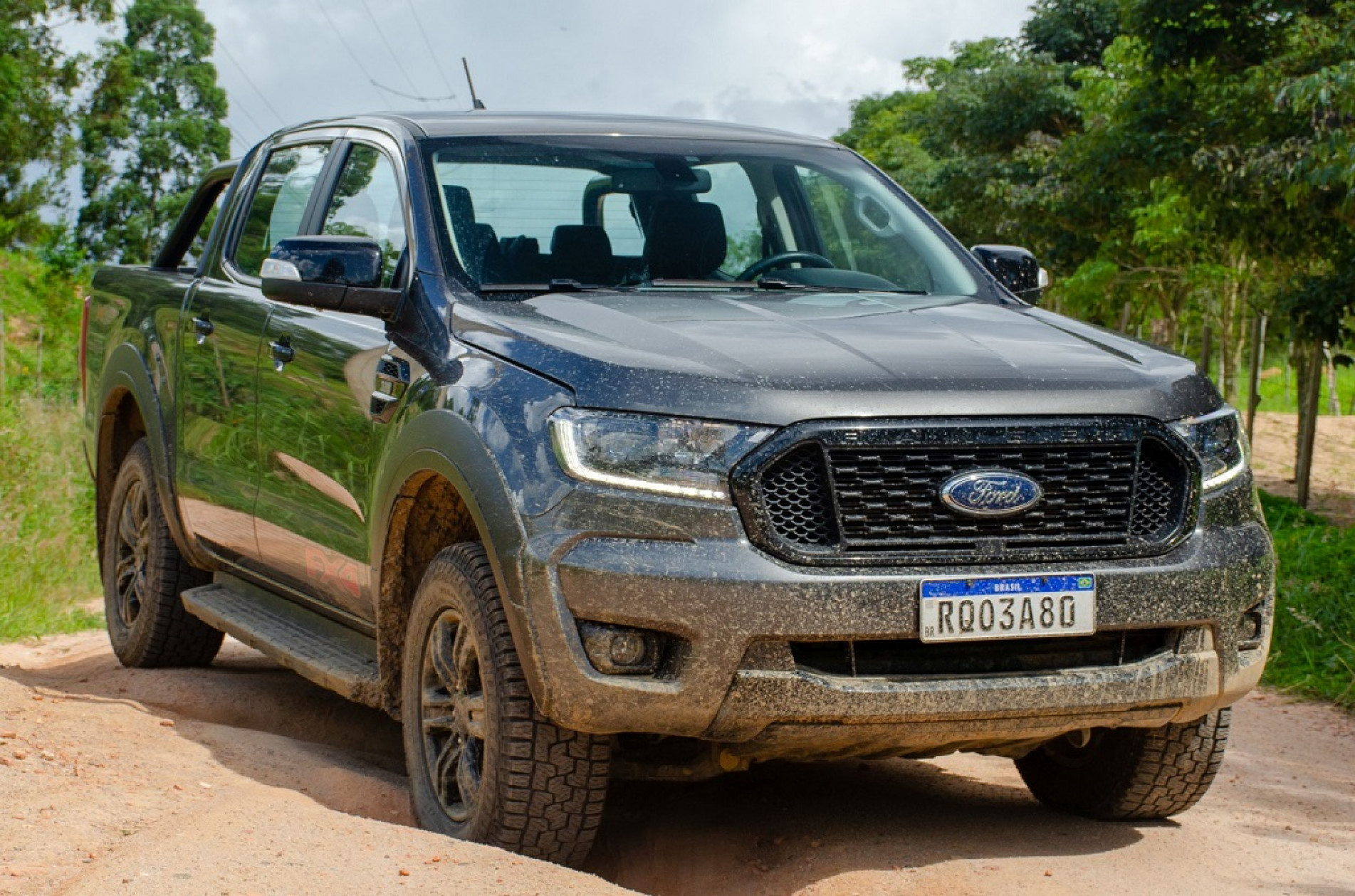 A FX4 utiliza o motor Duratorq 3.2 turbodiesel de 200 cavalos de potência e torque de 47,9 kgfm, o mais forte da linha Ranger