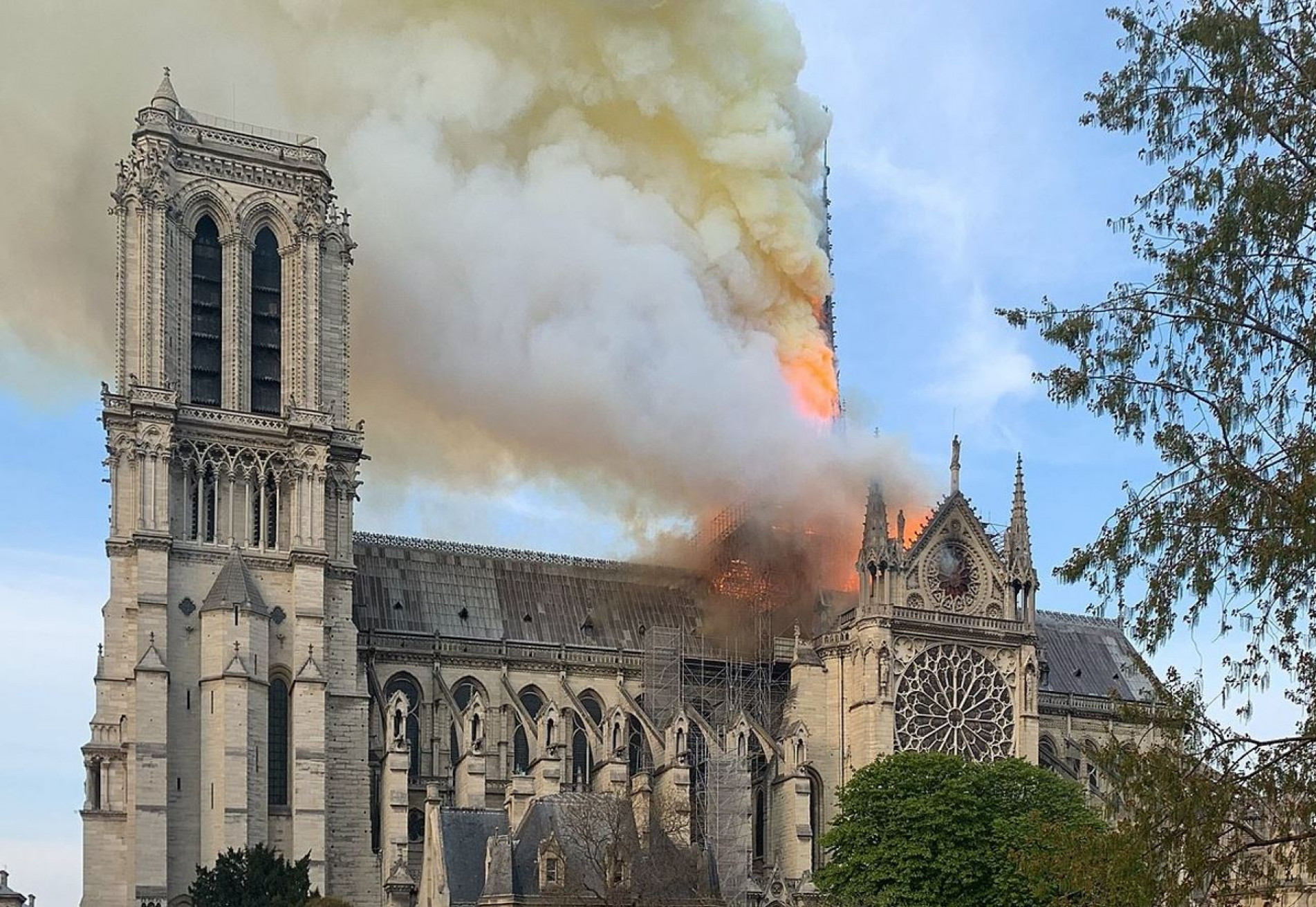 Catedral sofreu um incêndio devastador em 2019