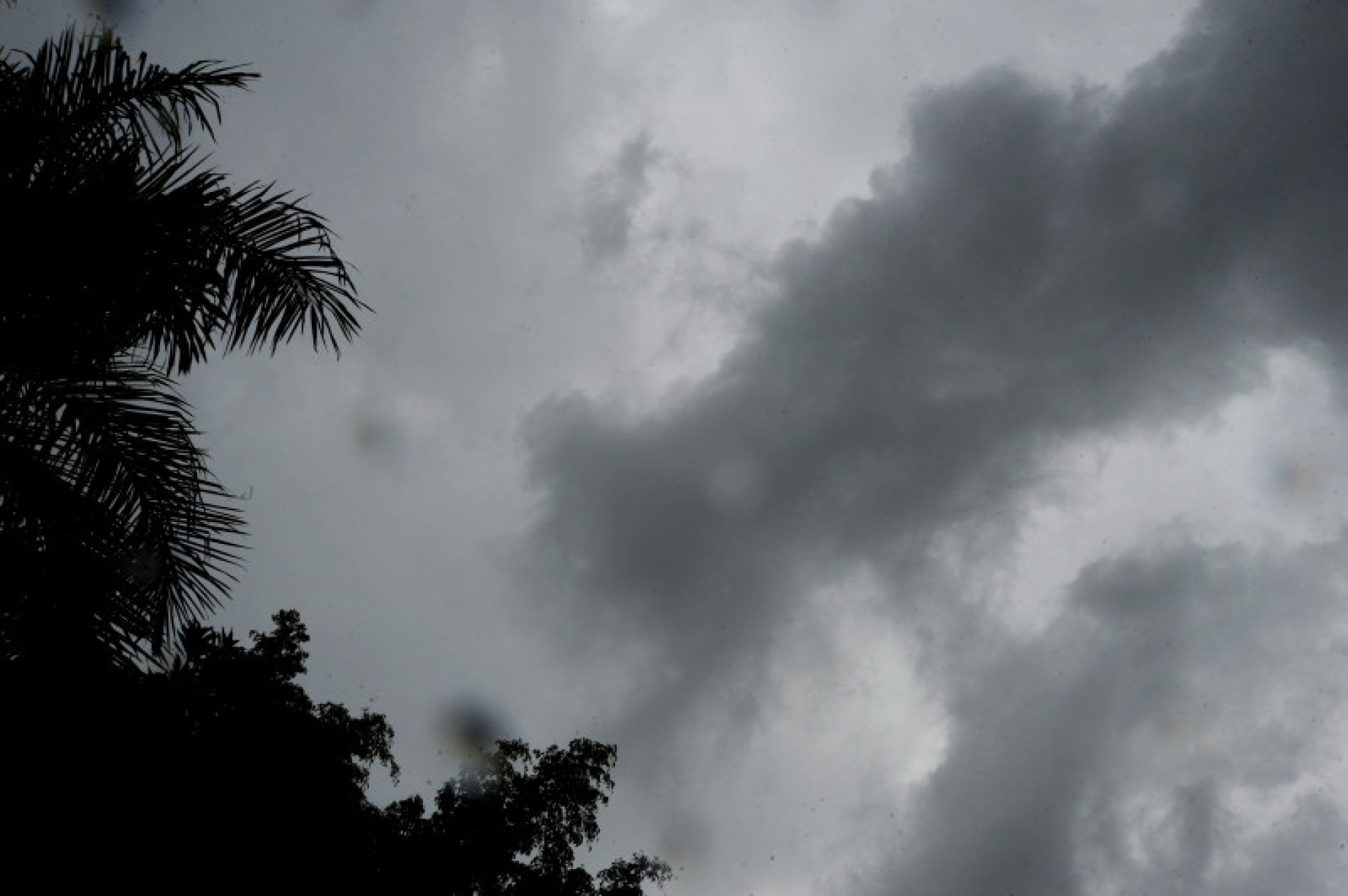 O Instituto Nacional de Meteorologia emitiu um novo alerta de chuvas intensas que se estende até amanhã (7)