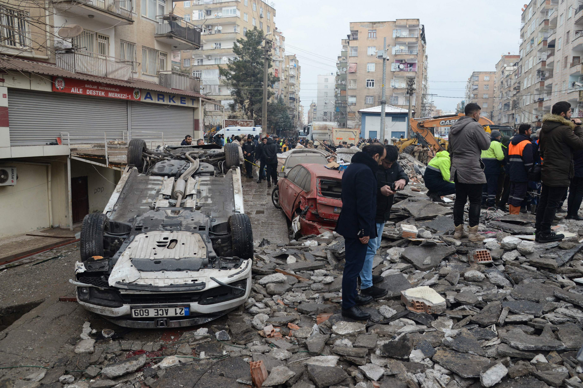 Terremoto de magnitude 7,8 foi registrado no sul da Turquia e sentido em parte da Síria