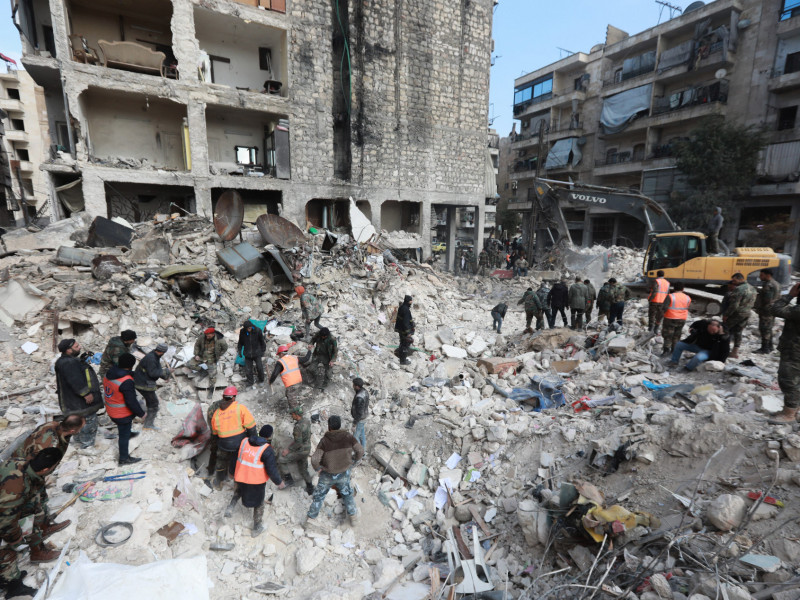  EDITORS NOTE: Graphic content / Rescue teams search for victims and survivors stuck under the rubble of collaped buildings in the government-held northern Syrian city of Aleppo on February 7, 2023, following a deadly earthquake that hit the region the previous day. - The 7.8 magnitude quake struck near the Turkish city of Gaziantep before dawn, killing more than 2,300 people in Turkey and more than 1,400 in neighbouring Syria. (Photo by LOUAI BESHARA / AFP)