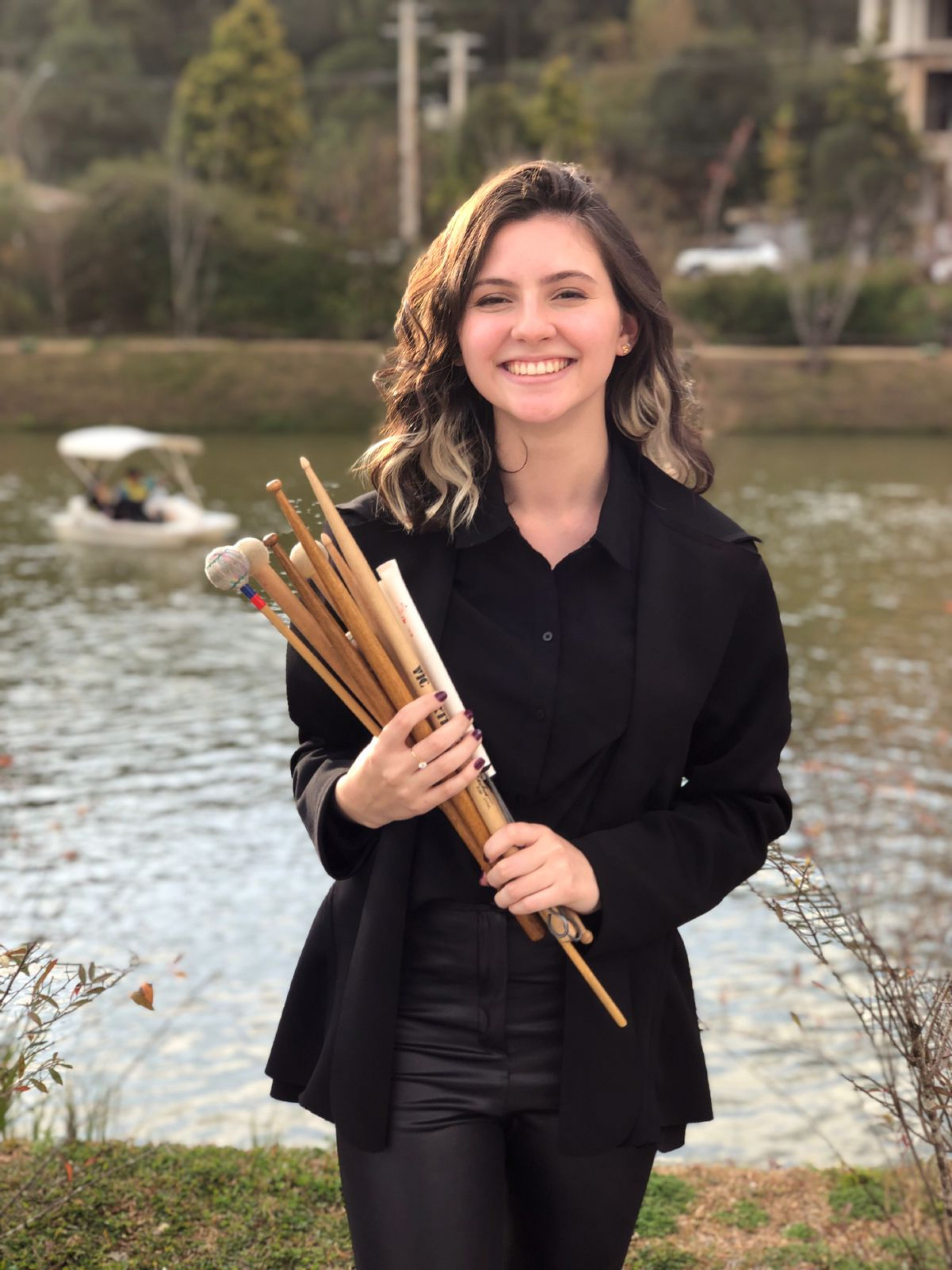 Luiza foi aprovada na USP, Unesp e Unicamp e comemora a conquista