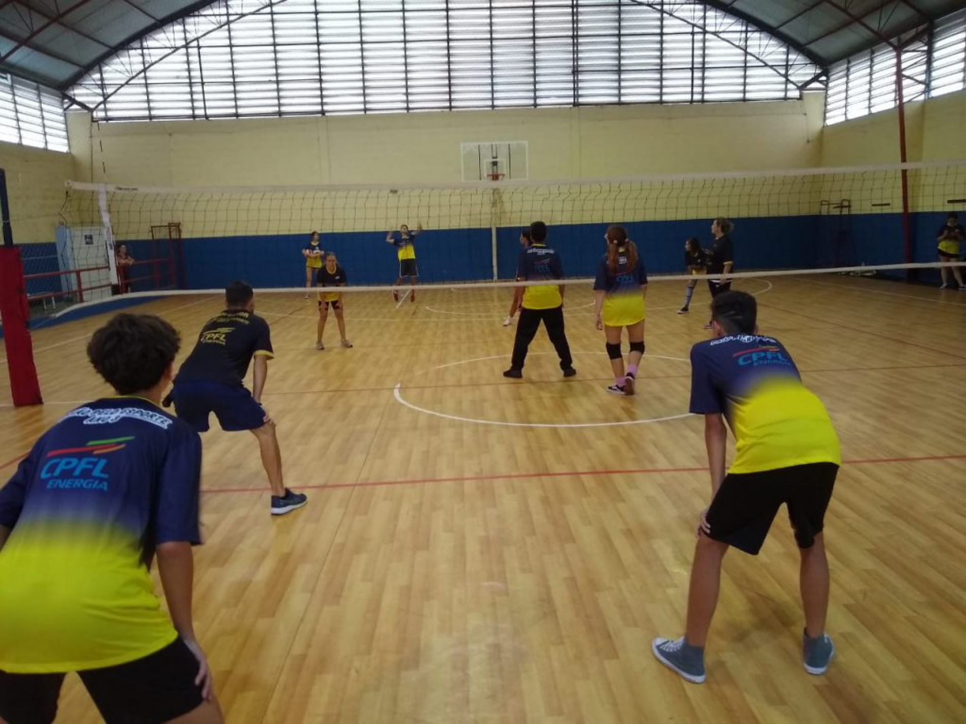 A atividade é oferecida no contraturno escolar, durante um período de 12 meses