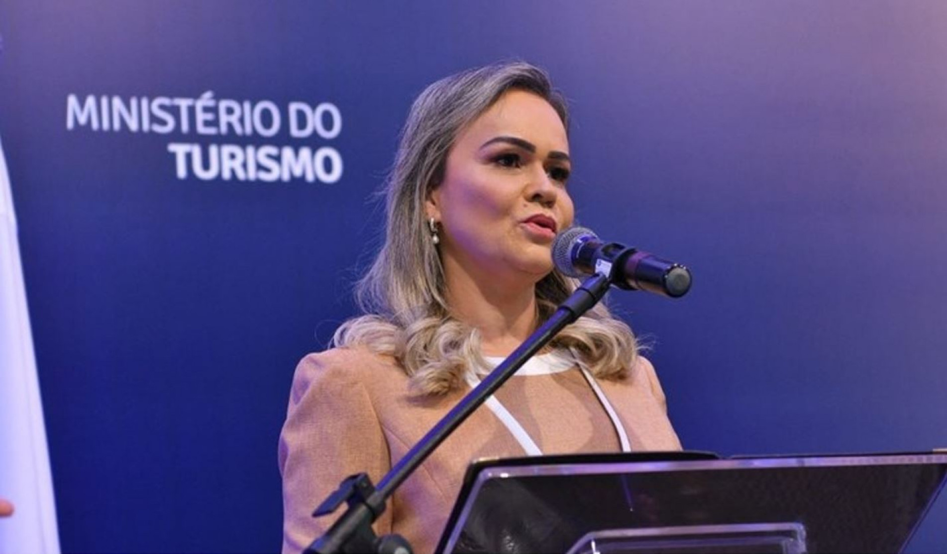 Desde a posse, Daniela Carneiro enfrenta problemas