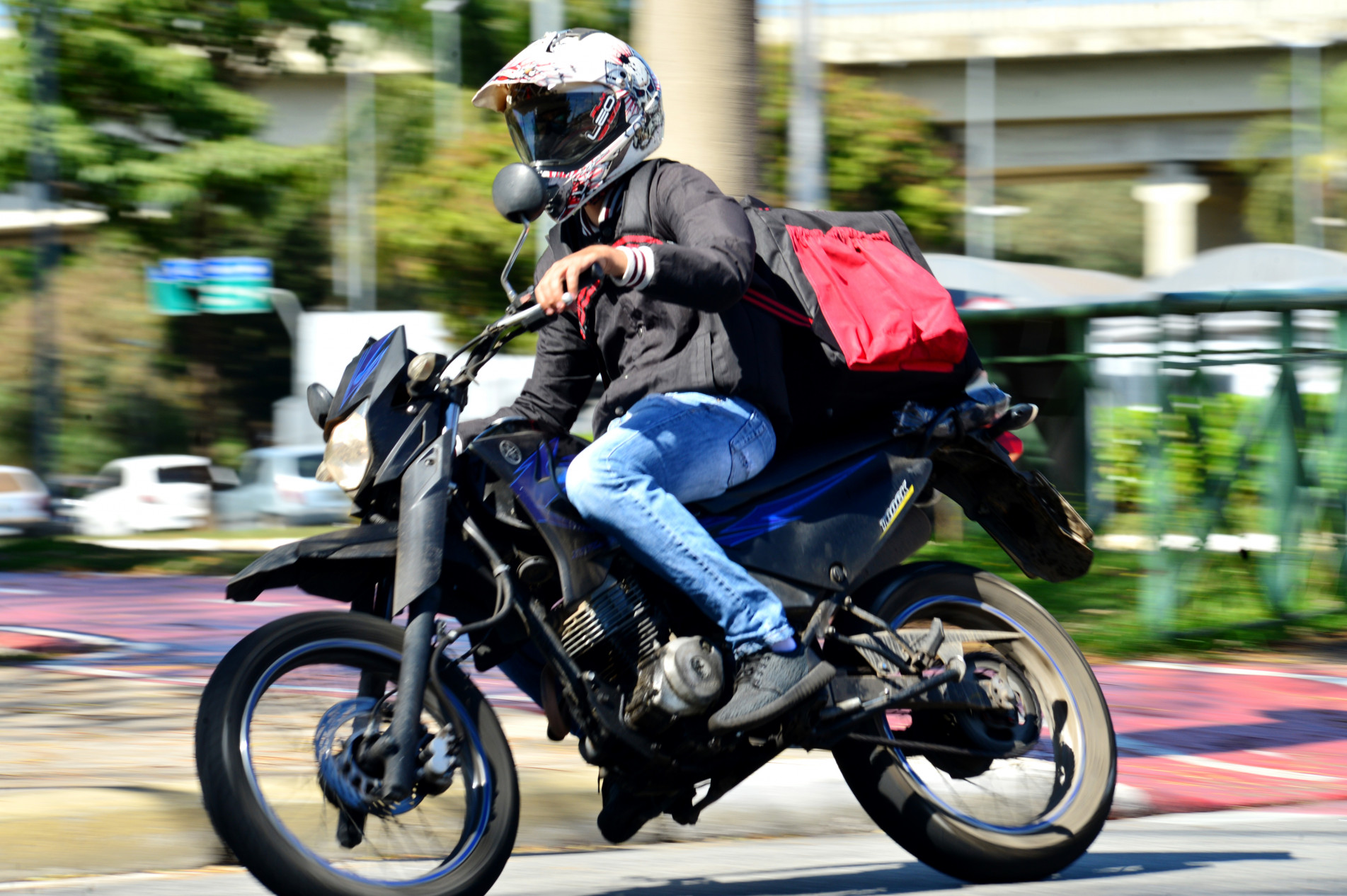 O setor de serviços foi o que mais abriu vagas: 828 mil