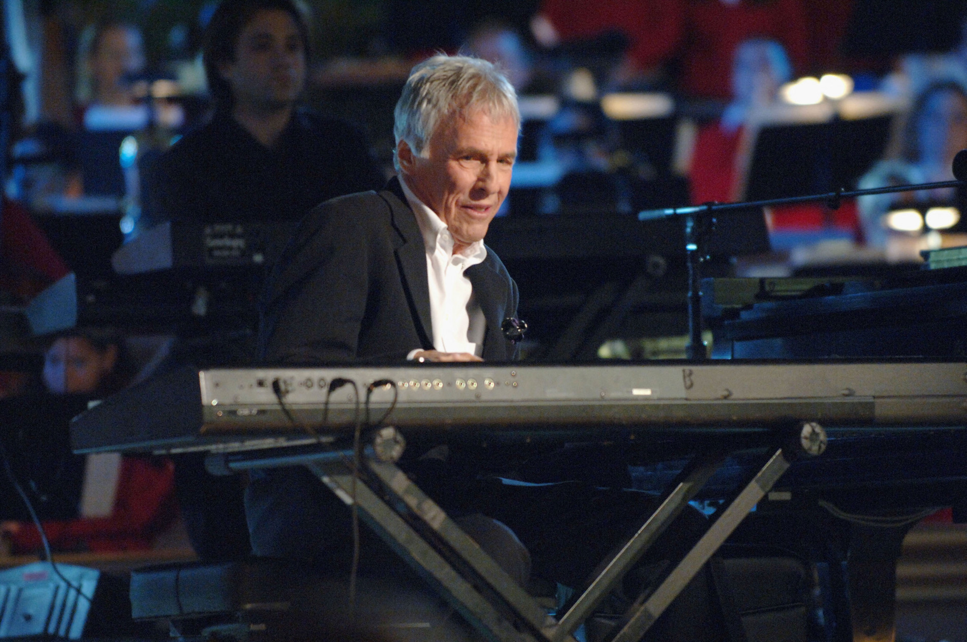  (FILES) In this file photo taken on November 20, 2005, US composer Burt Bacharach performs at the Hollywood Christmas Celebration from The Grove in Hollywood, California. - Legendary pop composer Bacharach, who produced a string of hit songs over decades, has died in Los Angeles at age 94, US media said on February 9, 2023. His publicist said Bacharach, who worked with stars such as Dionne Warwick and wrote hits including 