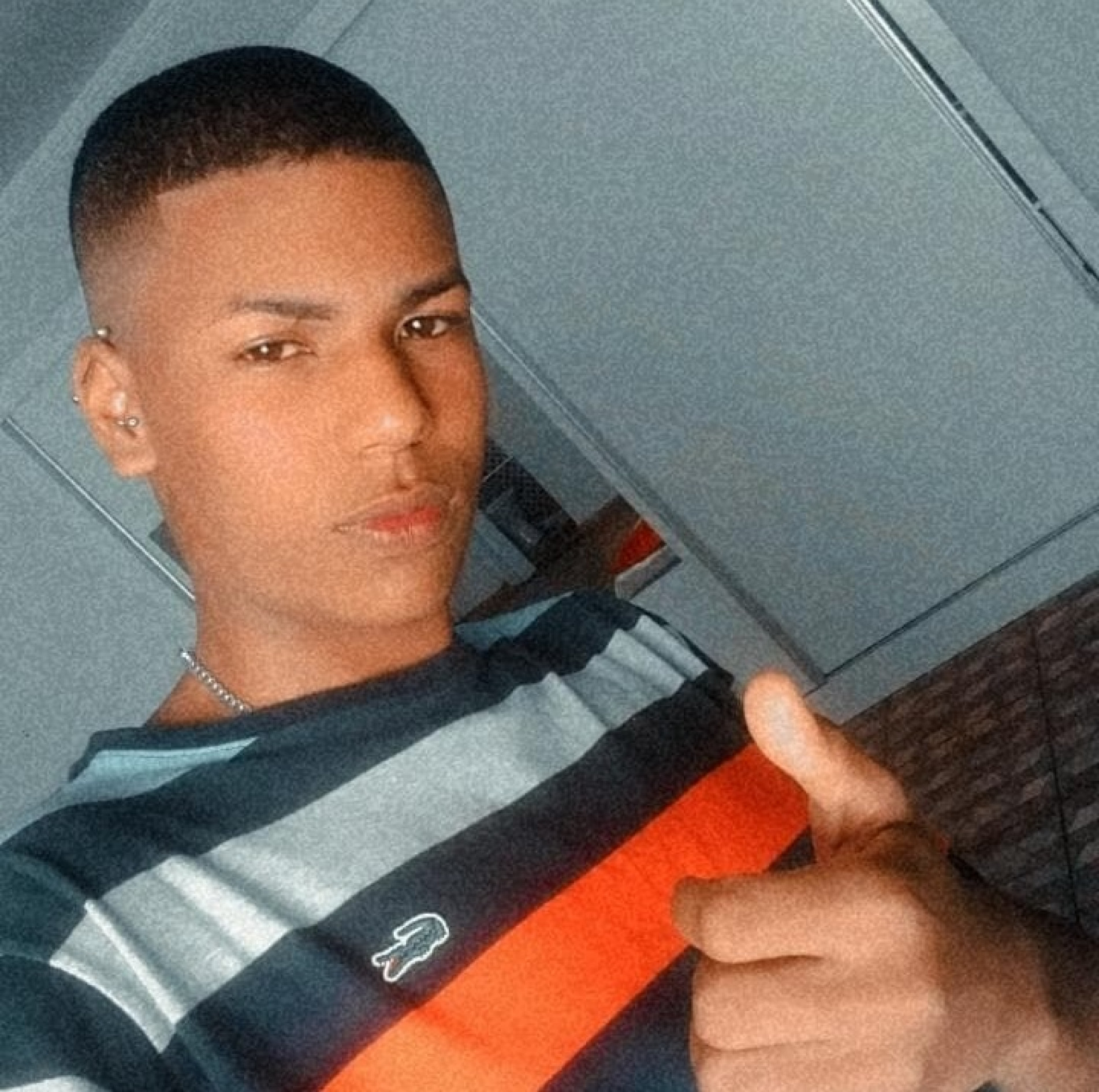 O adolescente Jefferson Rubio de Moura teria sido morto com um tiro nas costas pelo policial militar Ricardo de Jesus Barbosa 