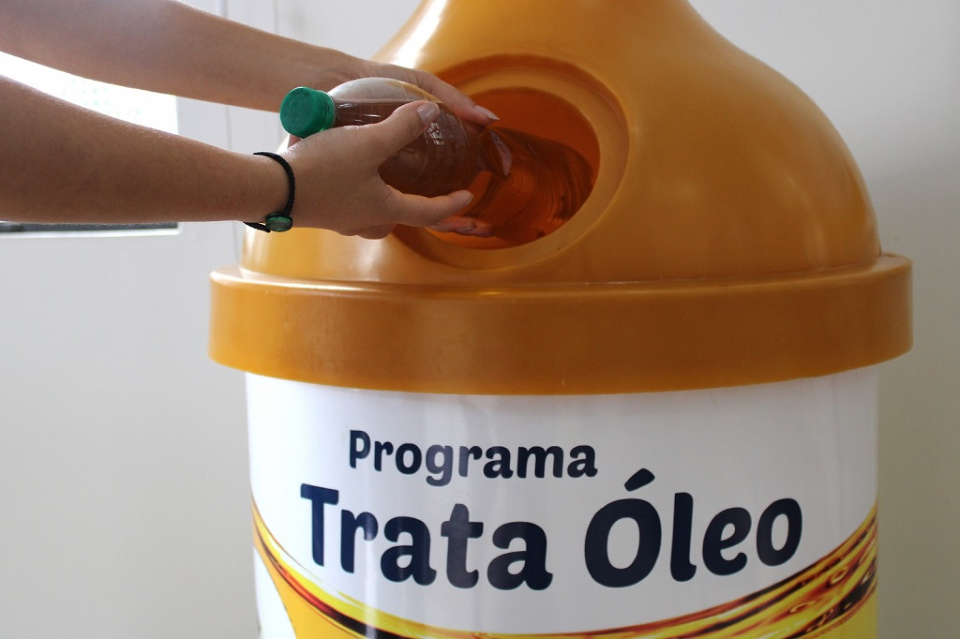 Programa Trata Óleo tem como objetivo descartar de forma adequada o óleo de cozinha