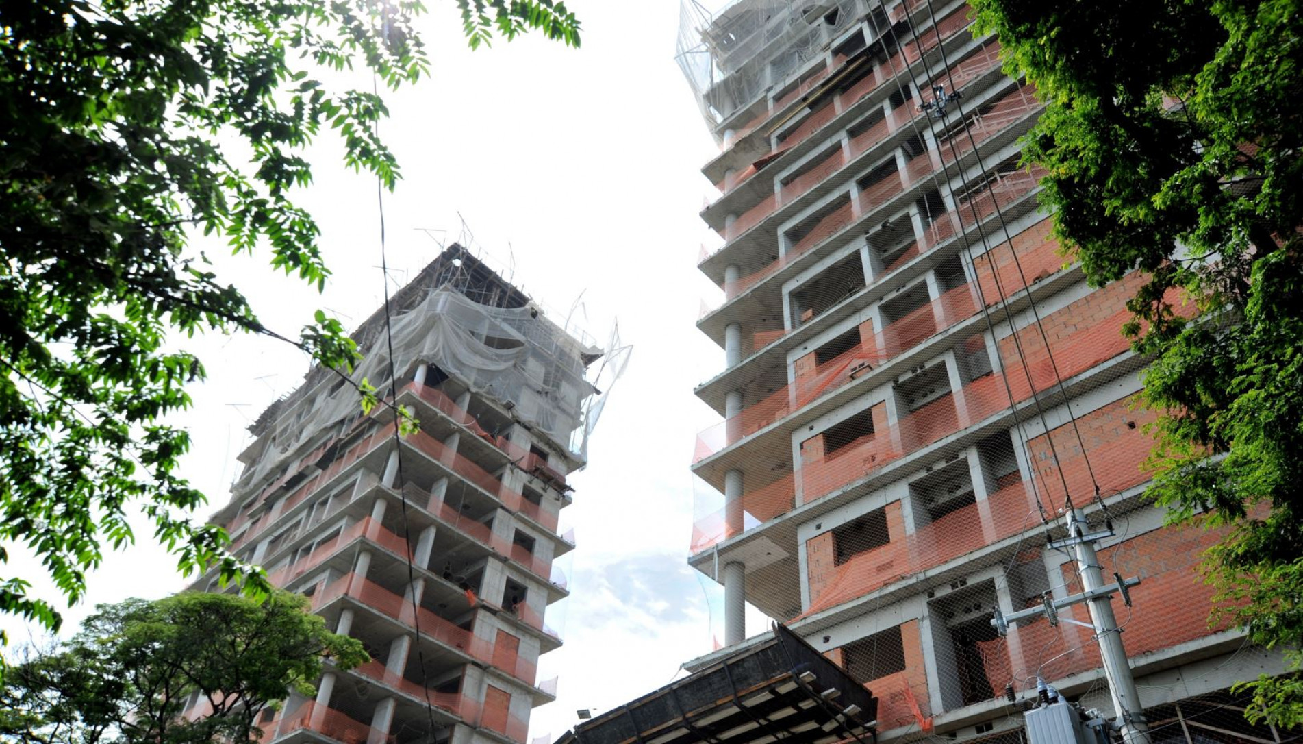 Compradores denunciam a paralisação de alguns empreendimentos...