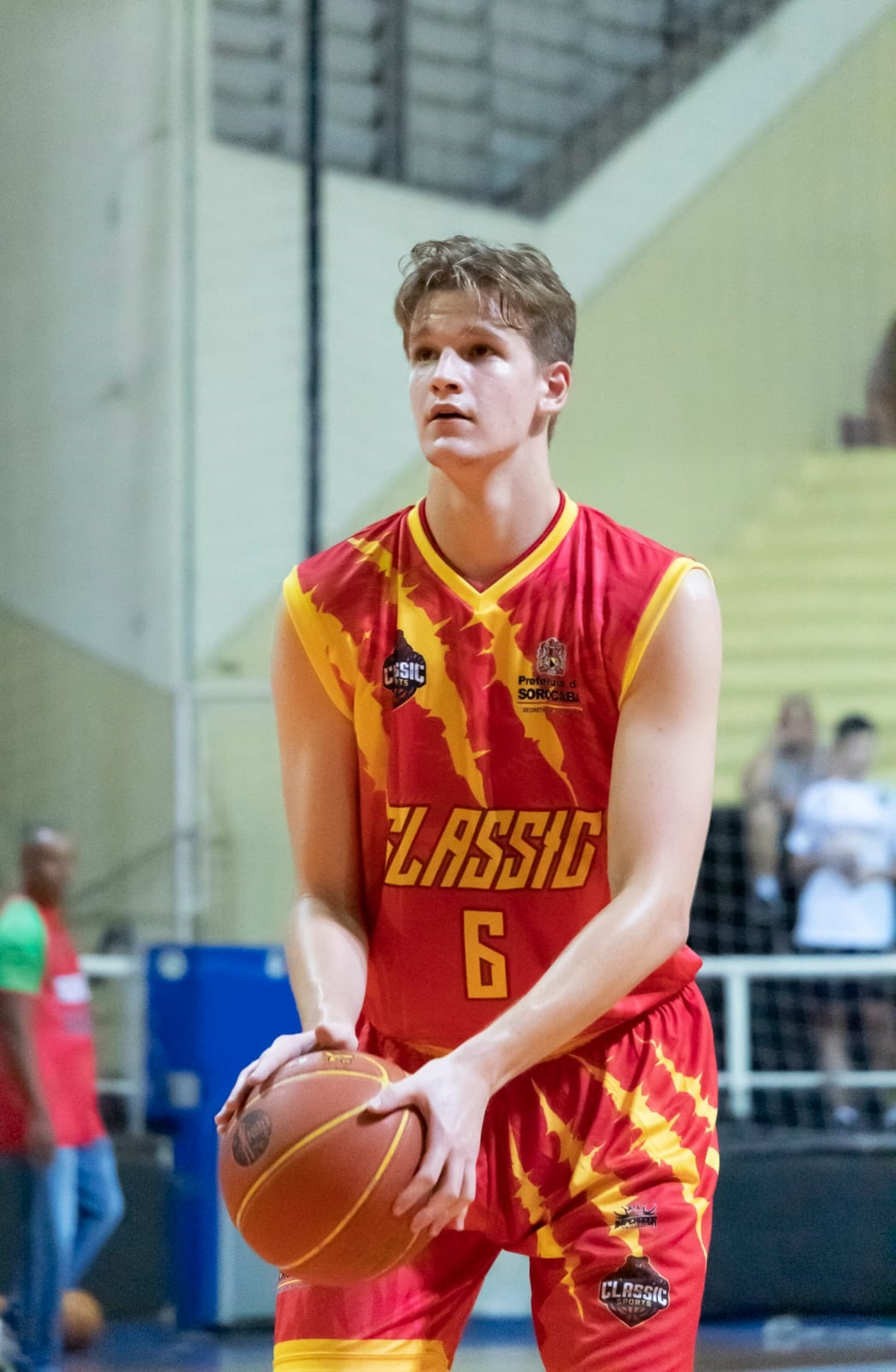 Enzo, de 18 anos, será o capitão da equipe