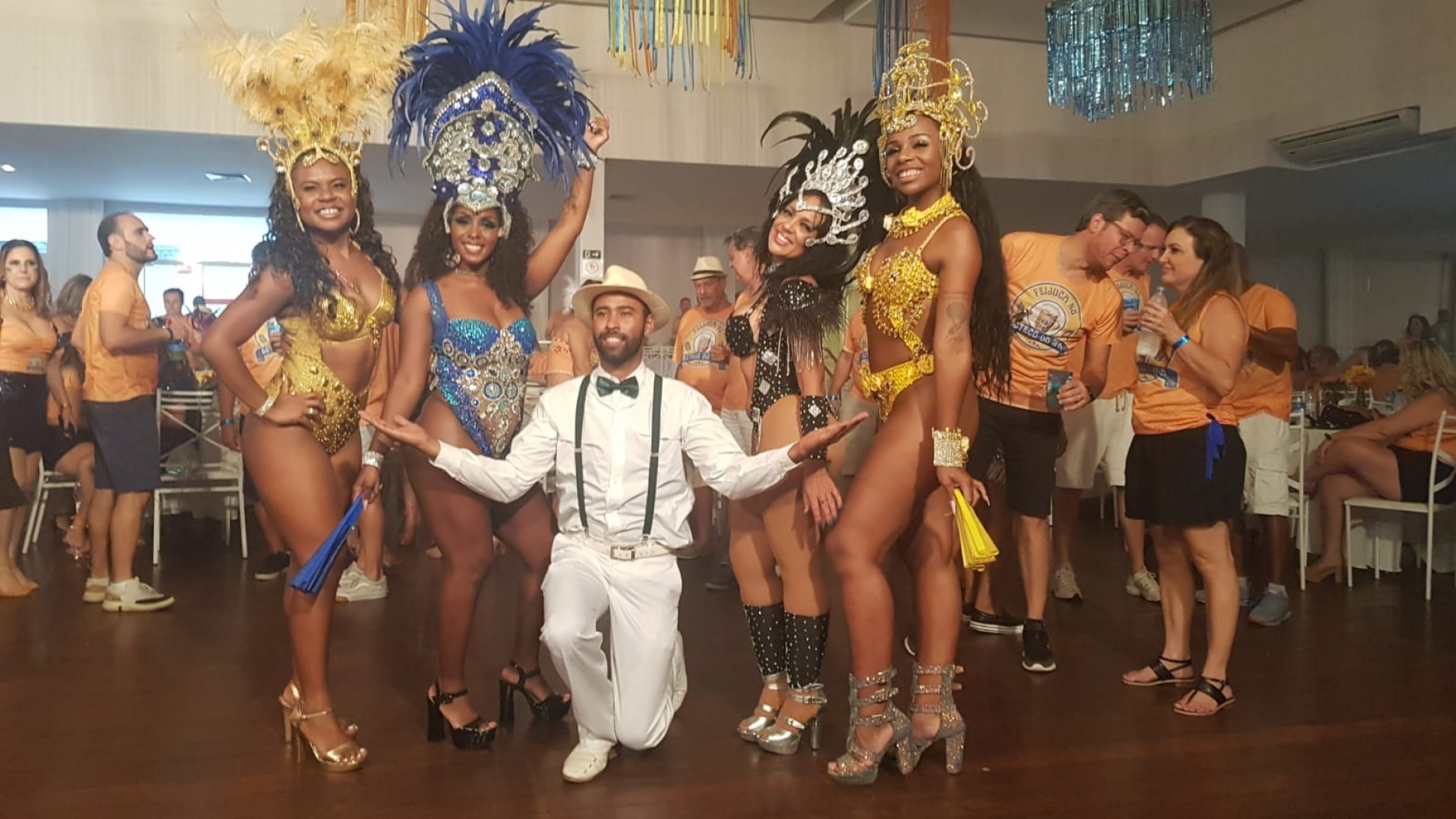 As simpáticas mulatas abrilhantaram o evento e levaram a animação para sócios e convidados nos salões do Ipanema Clube 