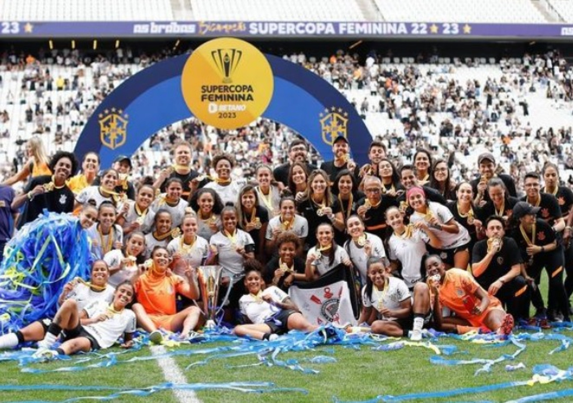 Com a vitória, Corinthians conquista pelo segundo ano consecutivo a taça do campeonato 