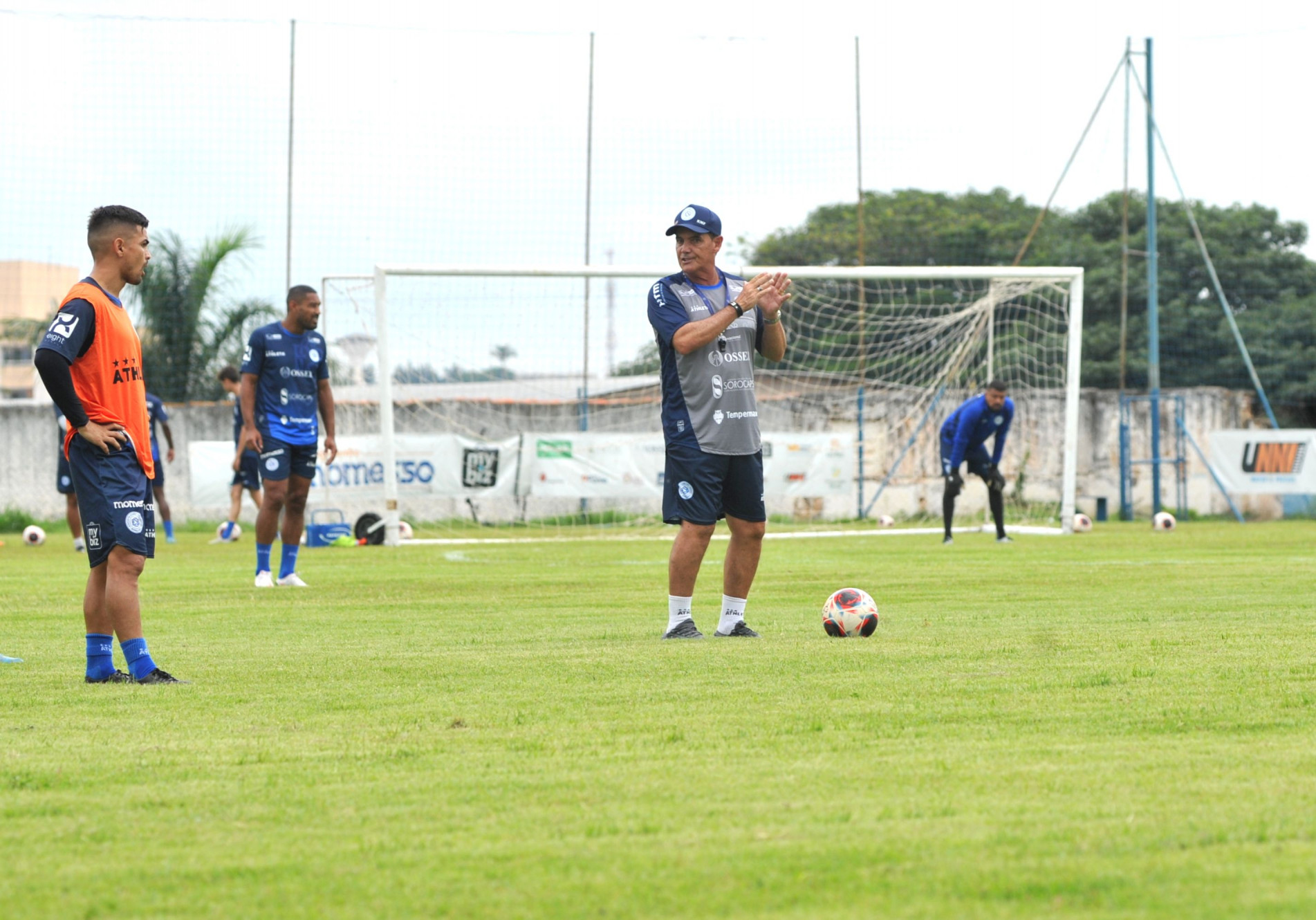 Técnico Paulo Roberto Santos cobra mais concentração do time para voltar a vencer