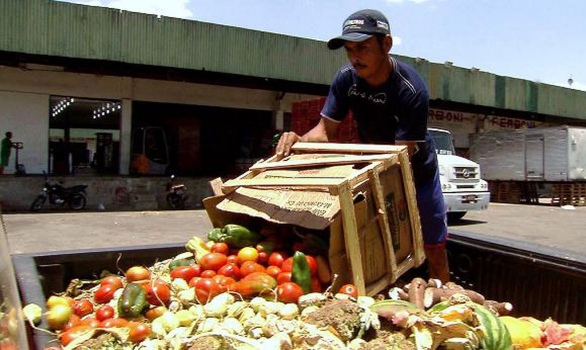 Parte das 27 milhões de toneladas de alimentos desperdiçados anualmente no Brasil pode ser destinada a entidades não governamentais, associações sem fins lucrativos e bancos de alimentos