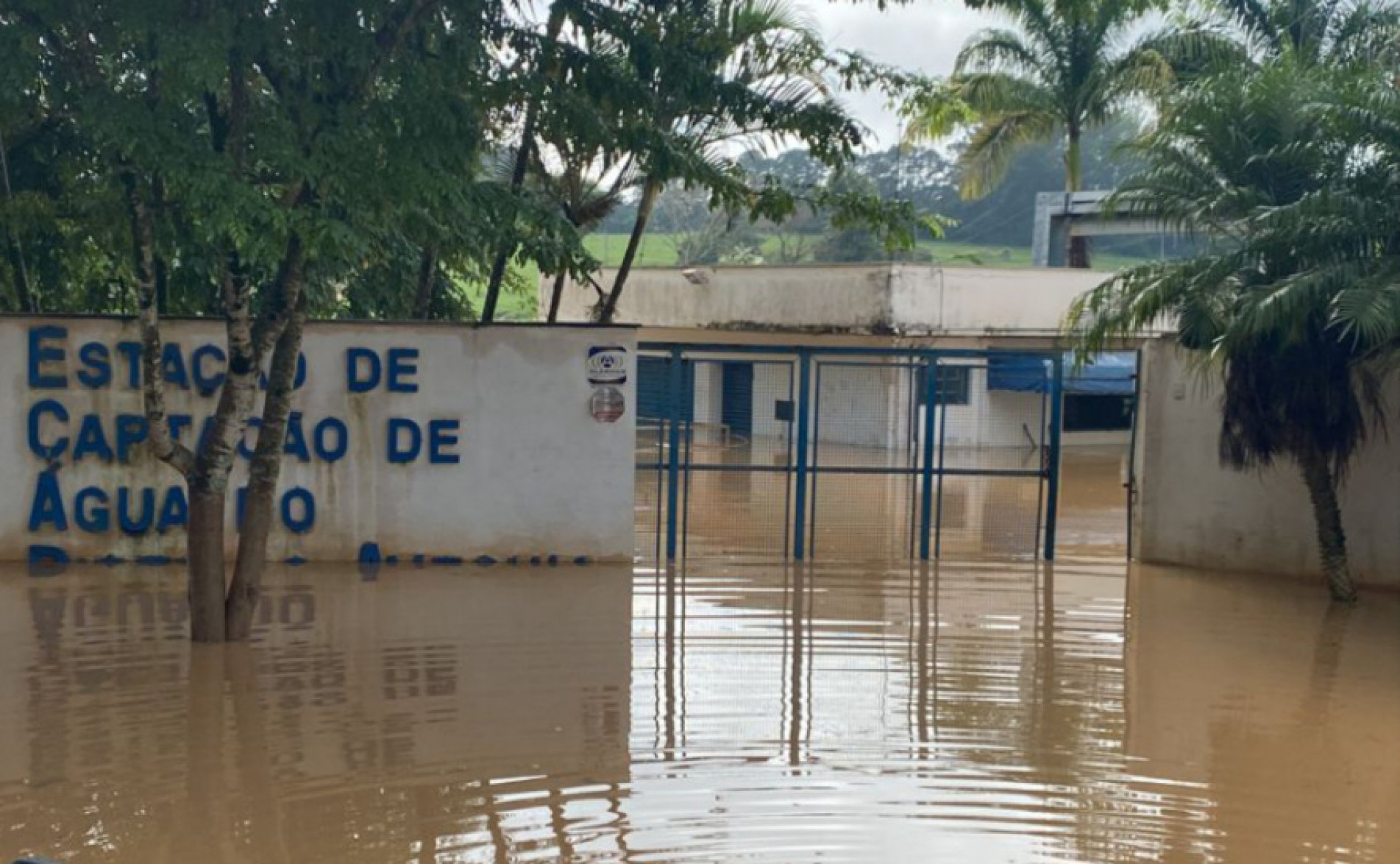 A Estação de Captação de Água (ECA) do ribeirão Avecuia foi inundada pela forte chuva que atingiu Porto Feliz