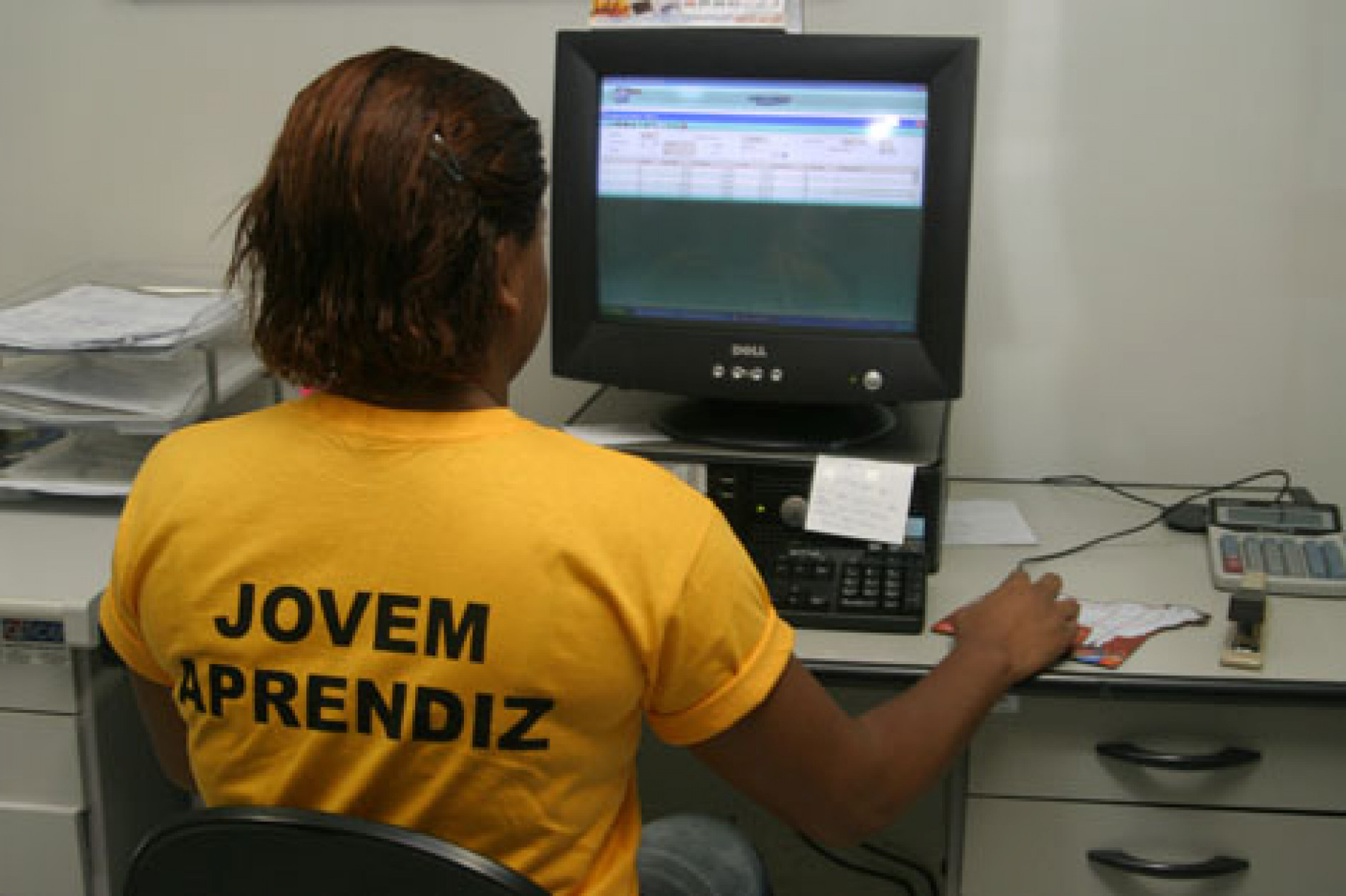 Objetivo é a inclusão de adolescentes de 14 a 18 anos no mercado de trabalho, por meio do desenvolvimento físico, psíquico, moral e social